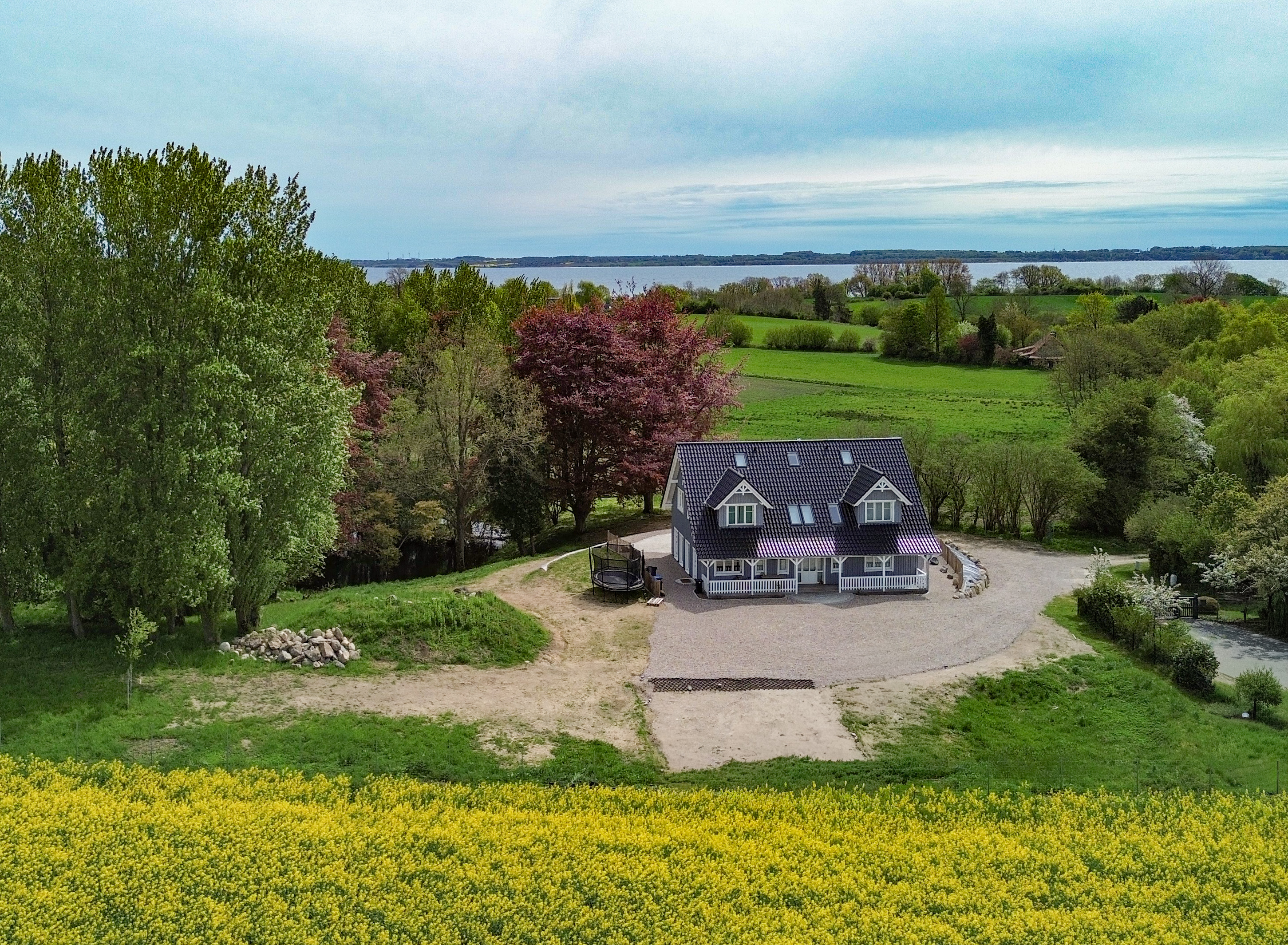 Wo Träume ein Zuhause finden… Schwedenhaus mit großzügigem Grundstück nahe der Ostsee