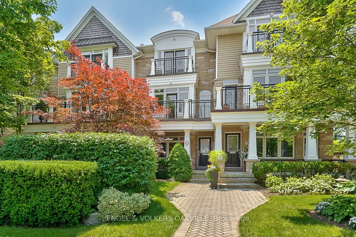 Spectacular Luxury Townhome Steps to Downtown Oakville