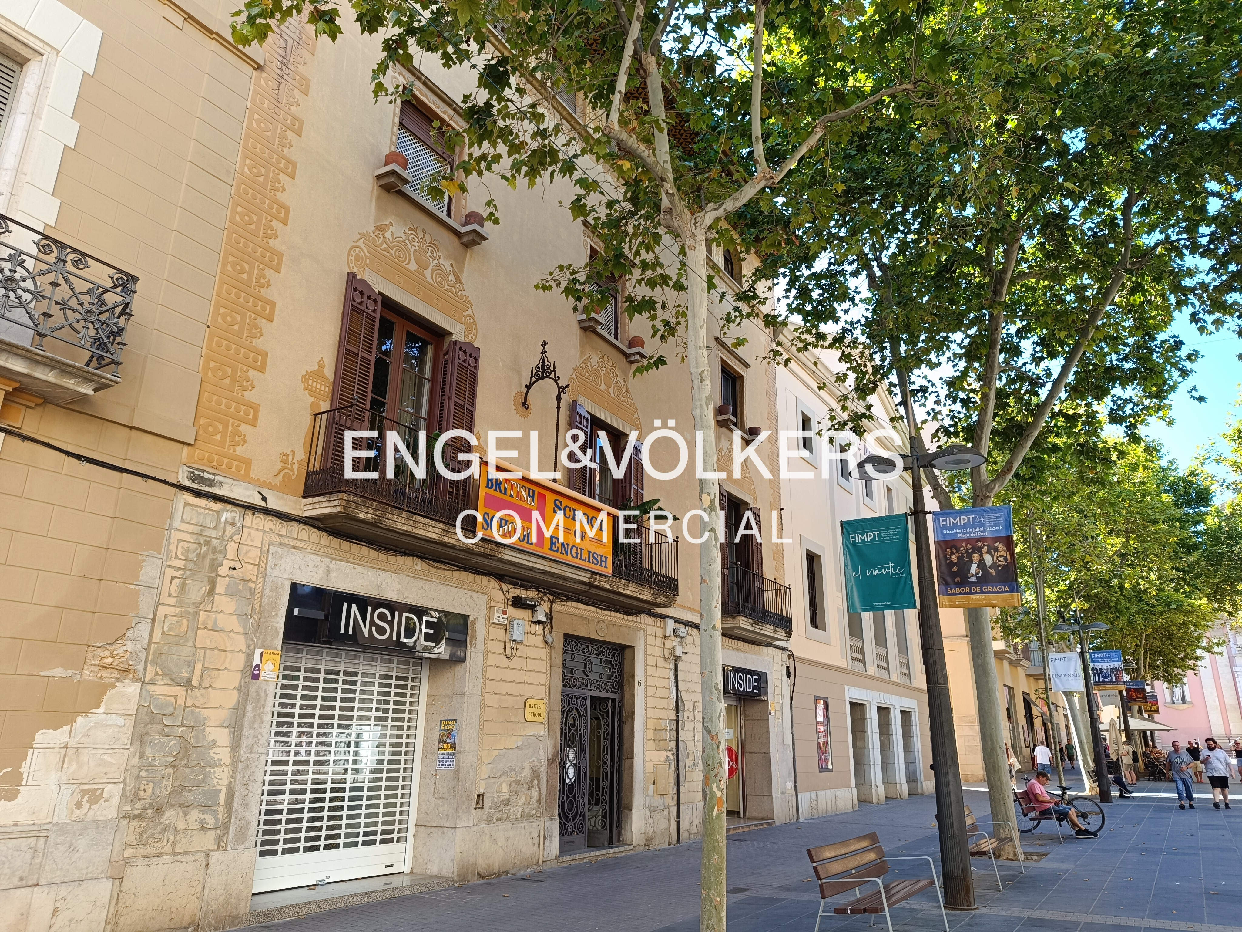 Venta gran edificio sobre Rambla Principal de Vilanova