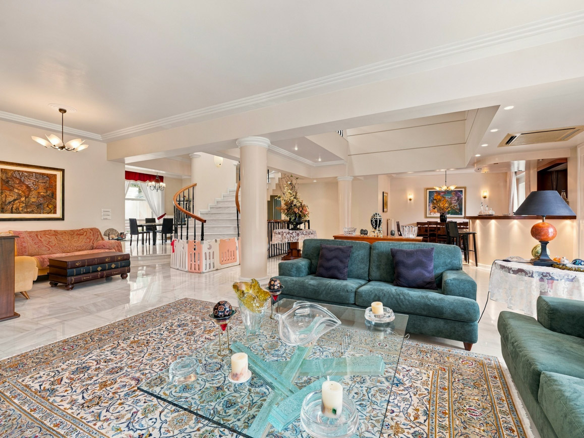 Detached house with garden and pool in Voula