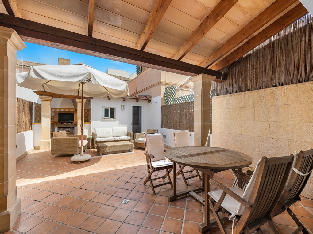 Casa mediterrània amb gran terrassa assolellada i a prop del mar, Portixol