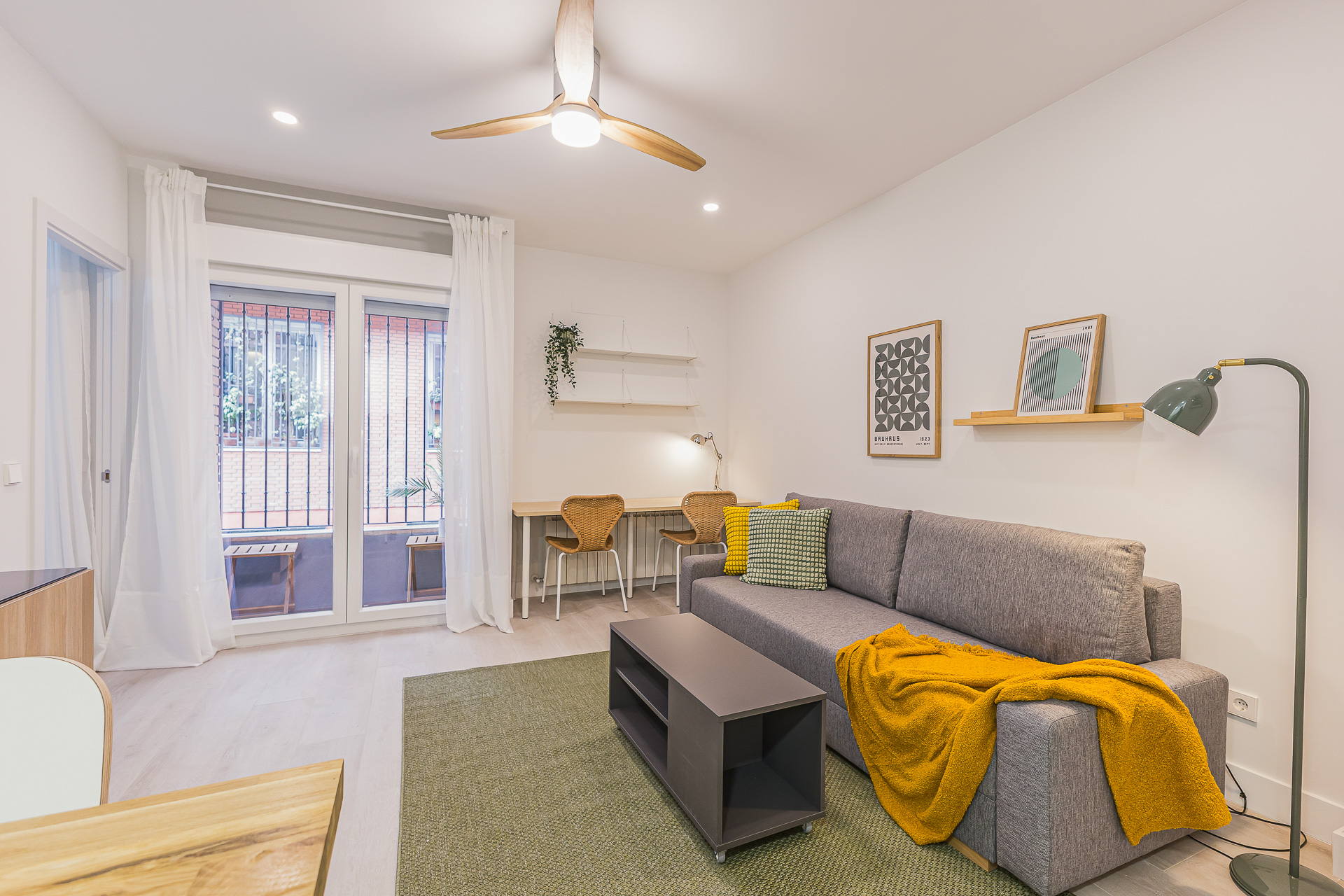 Cozy Exterior 1 Bedroom Apartment with Terrace in Peña de Francia street for Rent