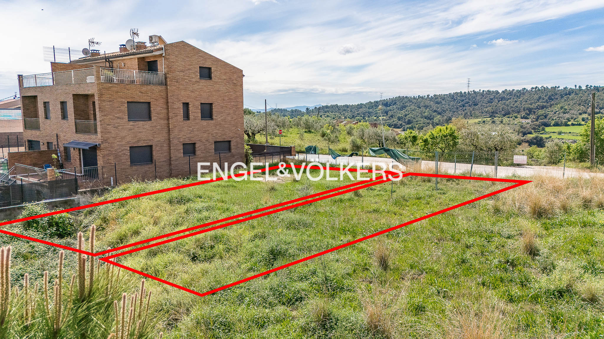 PLOT FOR BUILDING A SEMI-DETACHED SINGLE-FAMILY HOME