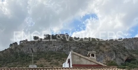 Large house with yard and parking in Xativa