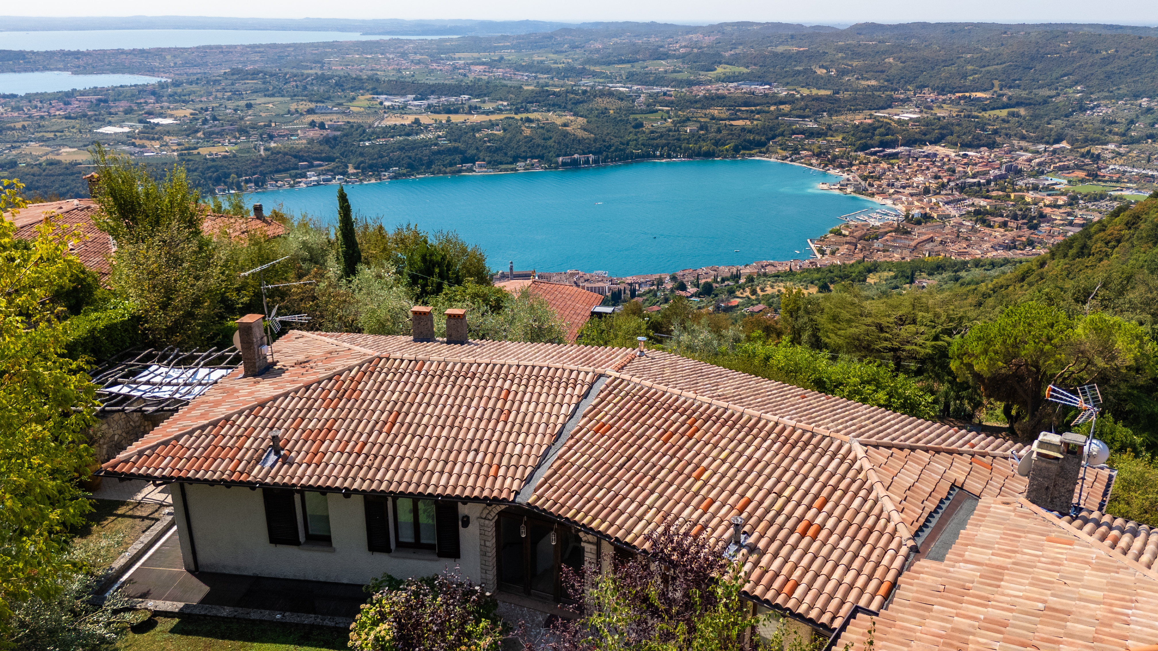 Panoramic semi-detached house overlooking the Gulf of Salò