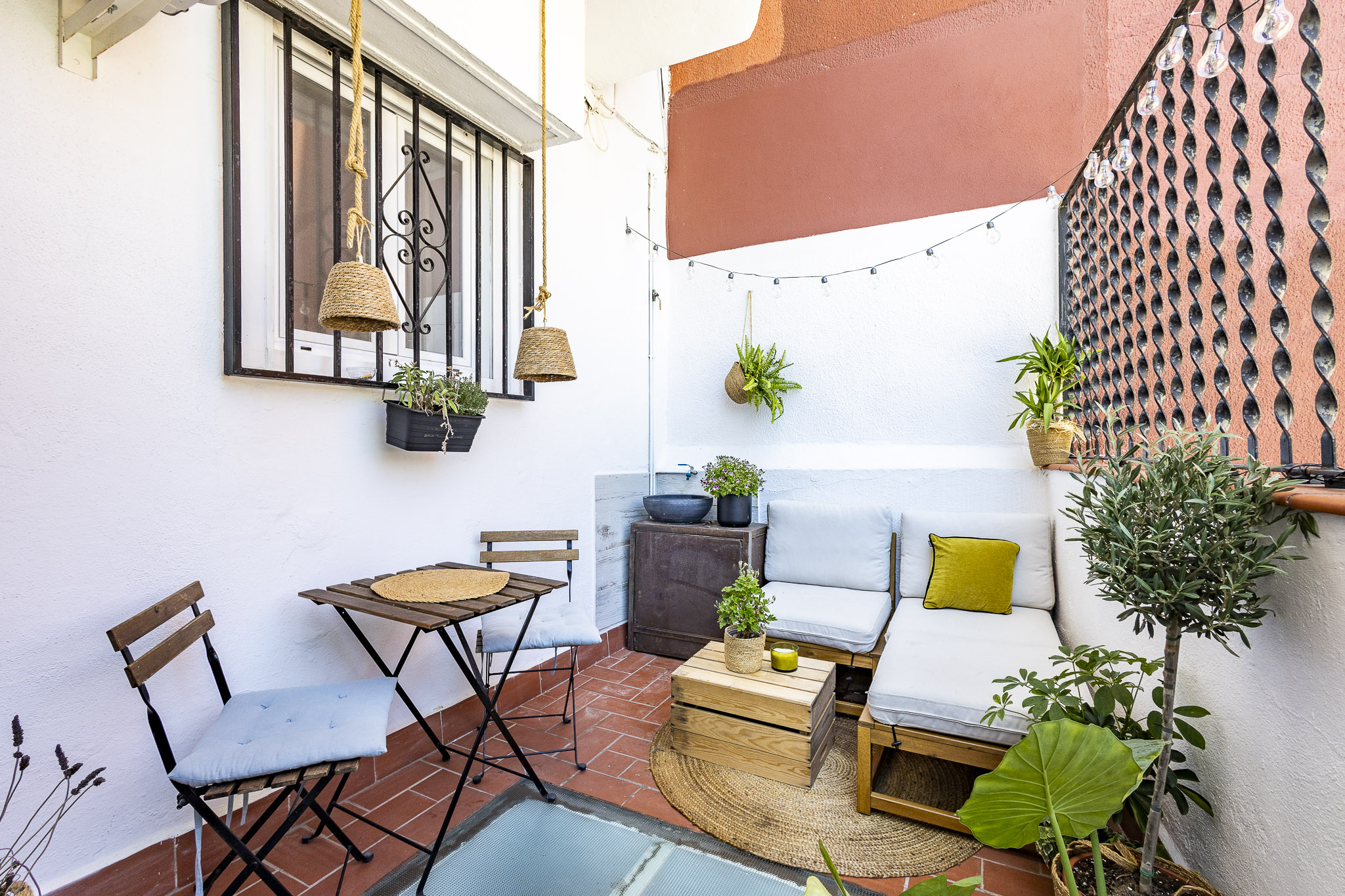 Charming apartment with terrace, just 9 minutes from the sea in Poblenou