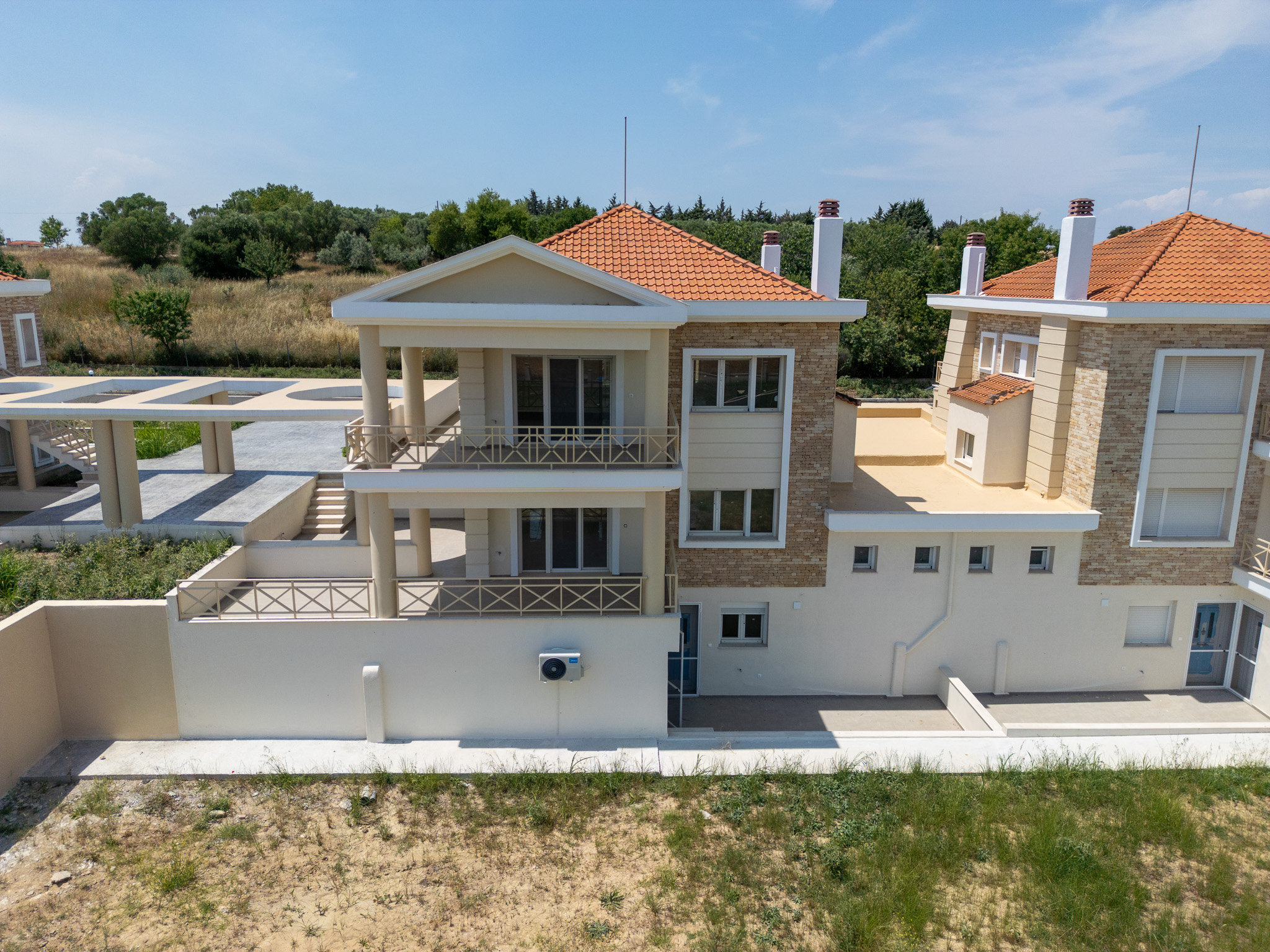Tριώροφη μονοκατοικία σε οικόπεδο 2.145 τ.μ. στην Καρδία