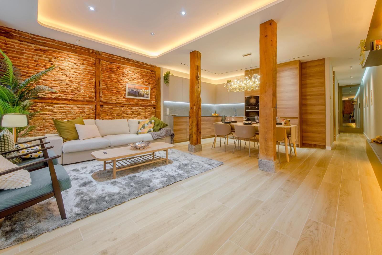 Designer apartment with 2 bedrooms and 2 bathrooms near Plaza de Espana (Short Stay)
