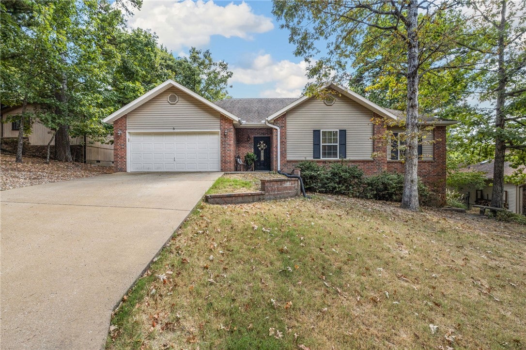 Wooded Serenity, Trail Access, Modern Comfort
