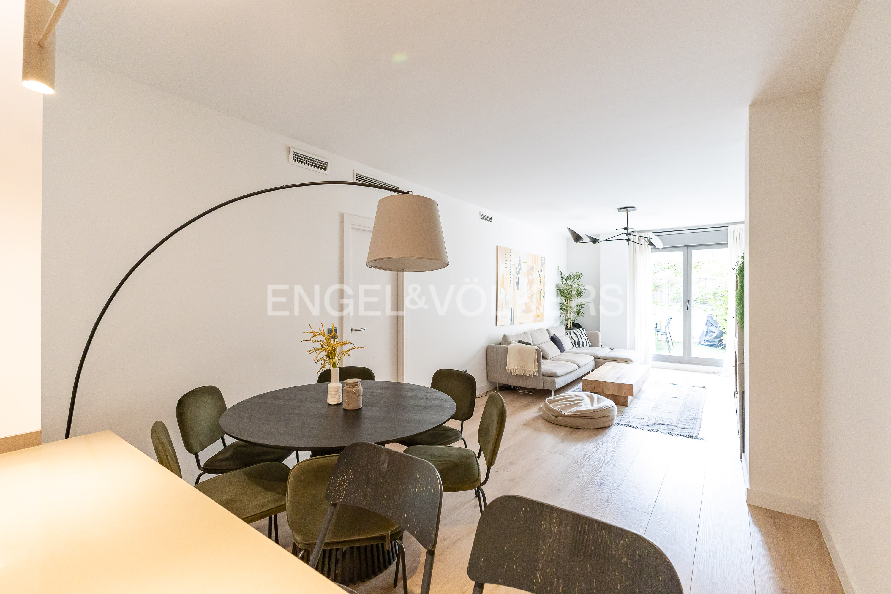 Modern flat with garden on Avenida del Talgo
