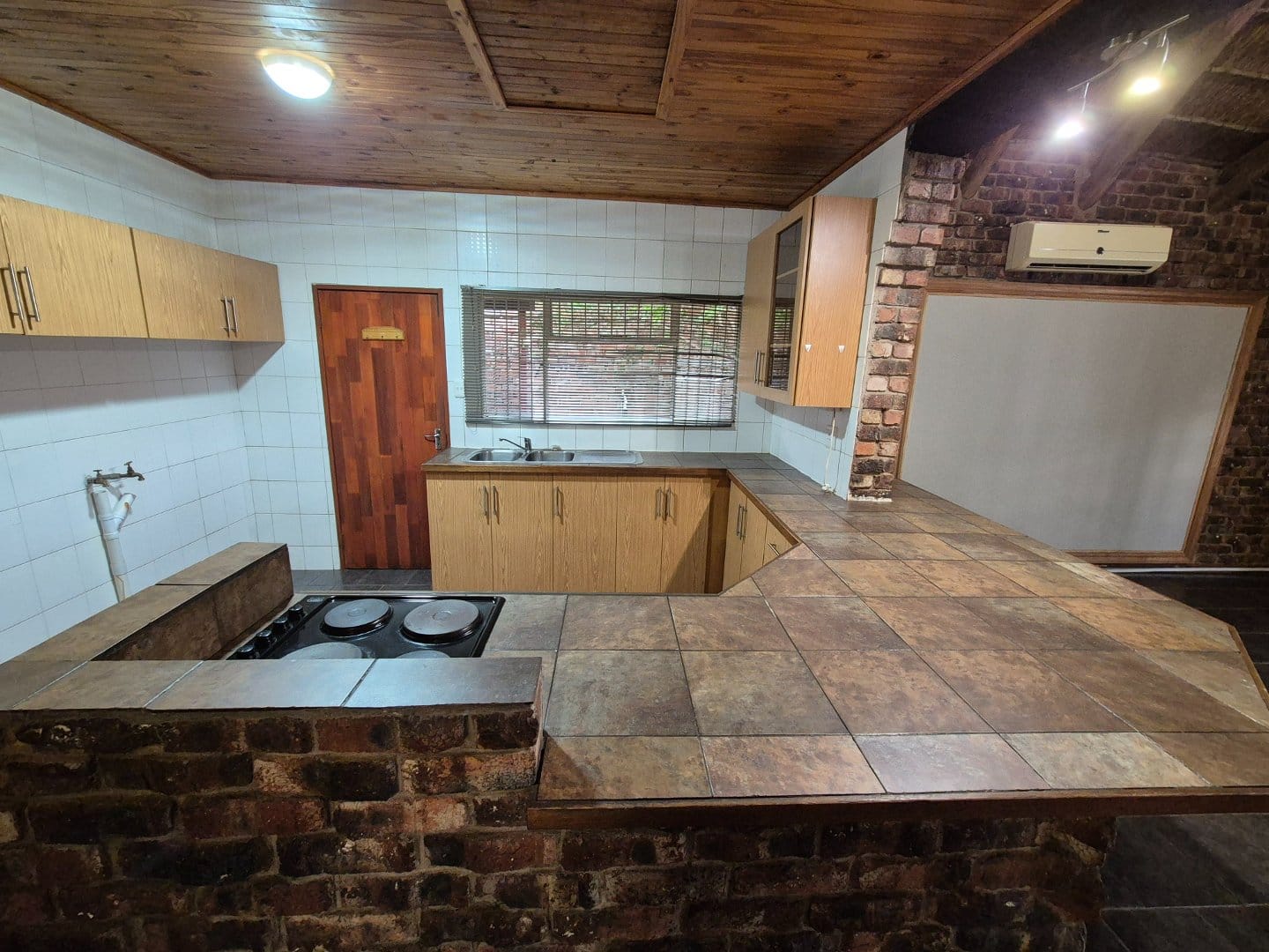 Spacious and Welcoming 3-Bedroom House to Rent