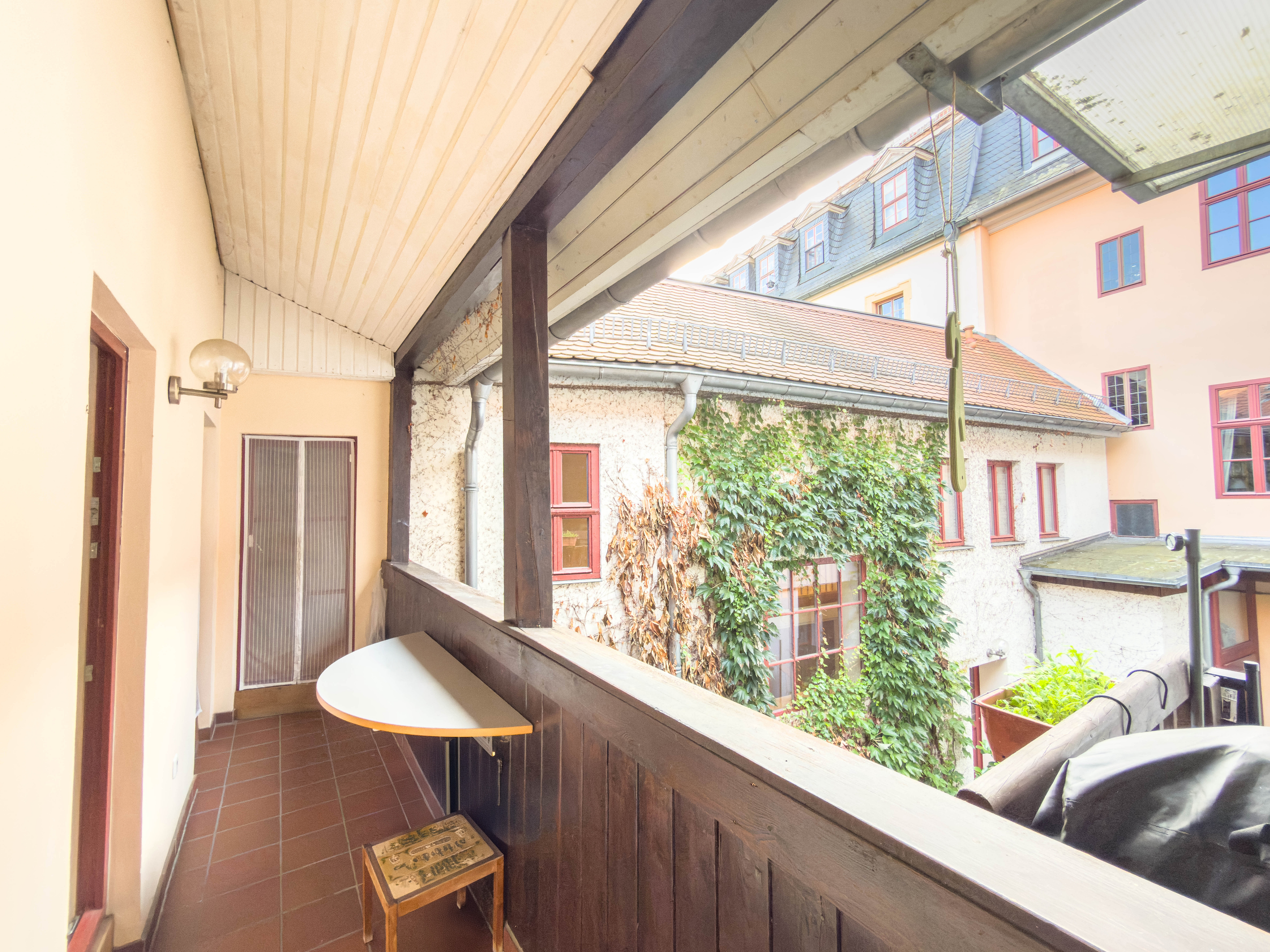 Charmante Maisonette-Wohnung über drei Ebenen im Herzen von Weimar [AI-modified]