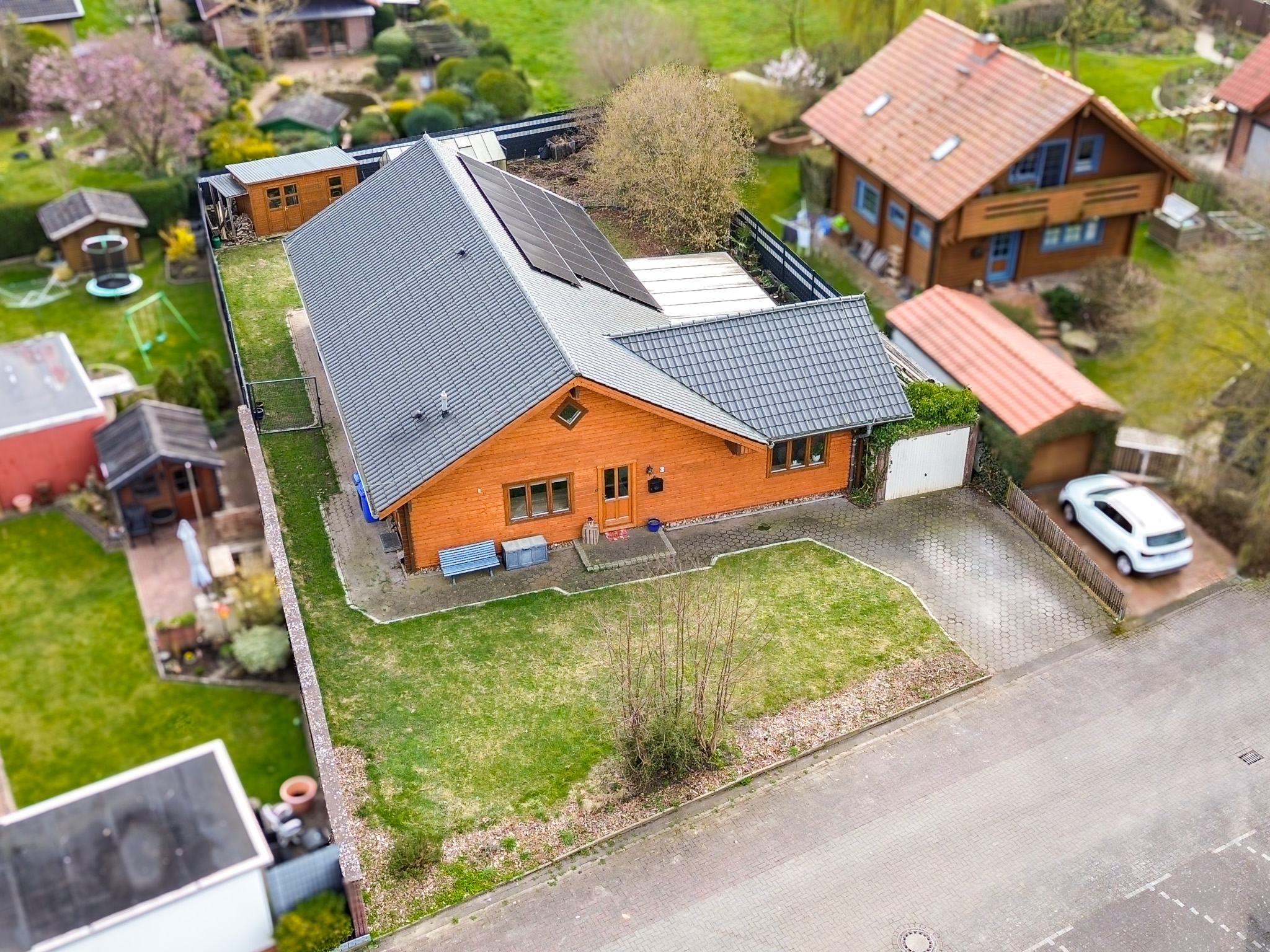 Ein Zuhause zum Wohlfühlen – Blockbohlenhaus mit barrierearmen Wohnkonzept in ruhiger Lage