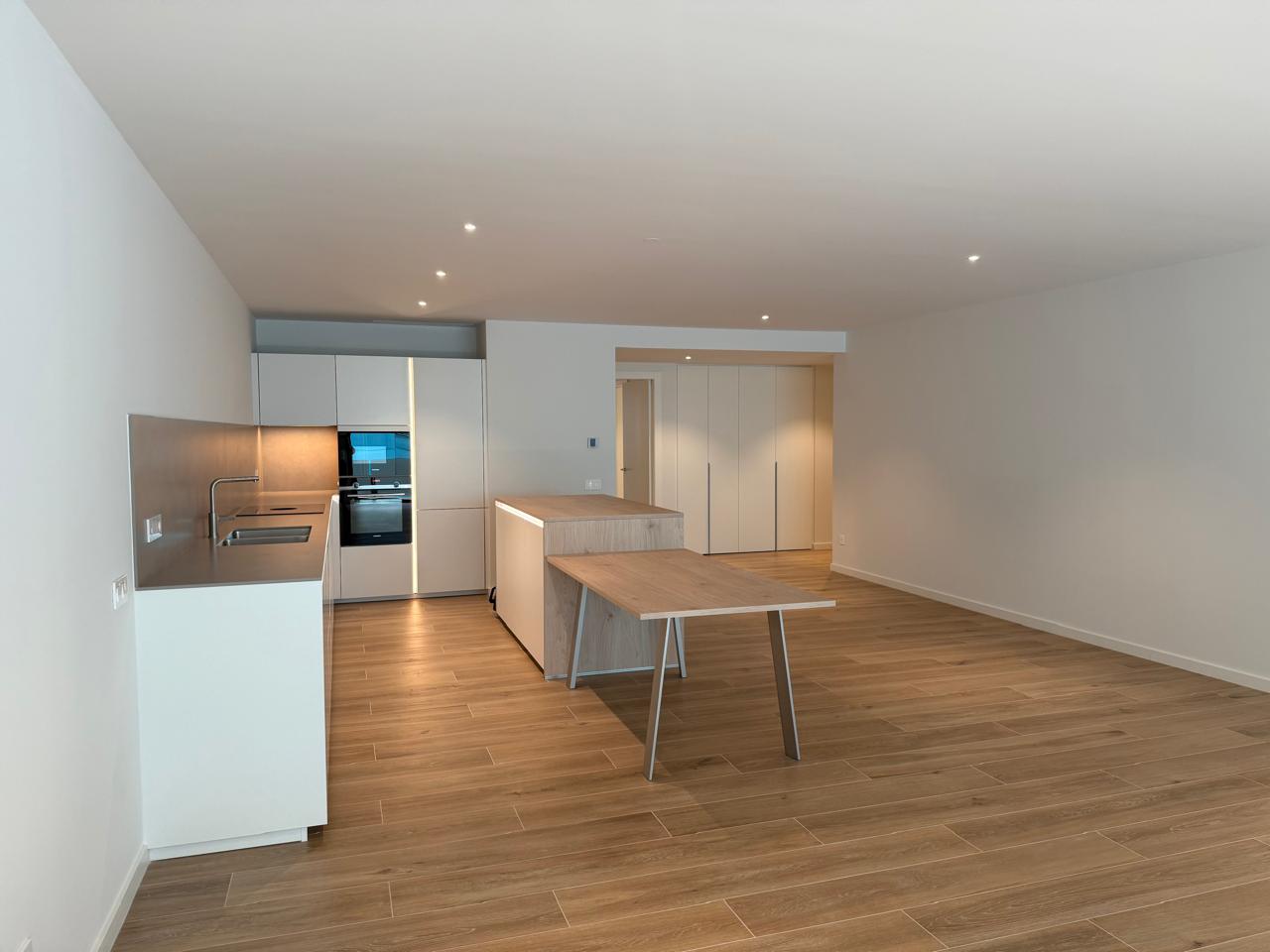 Pis modern i de luxe al costat de Illa Carlemany