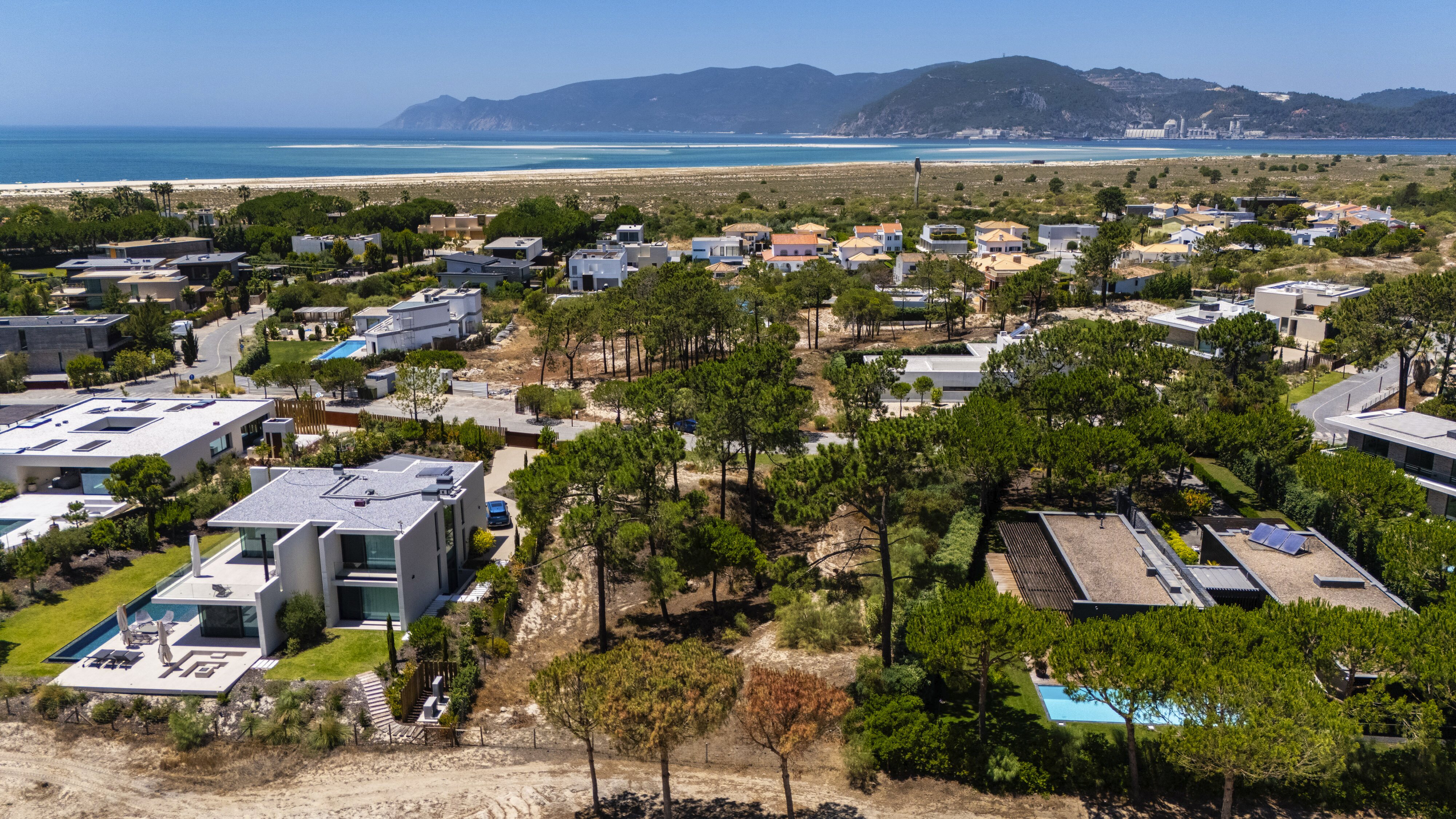Between the Golf and the Beach: Exclusive Villa