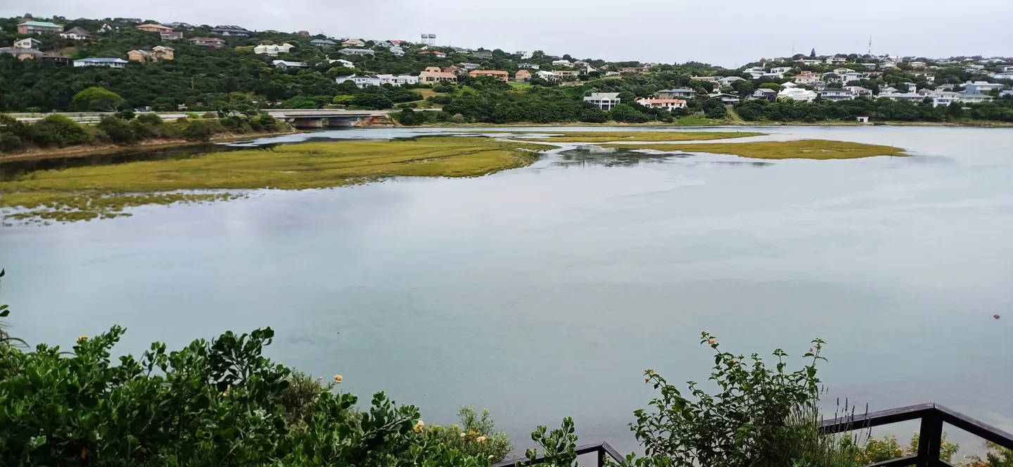 Bushmans home with views of the estuary, river & Kenton