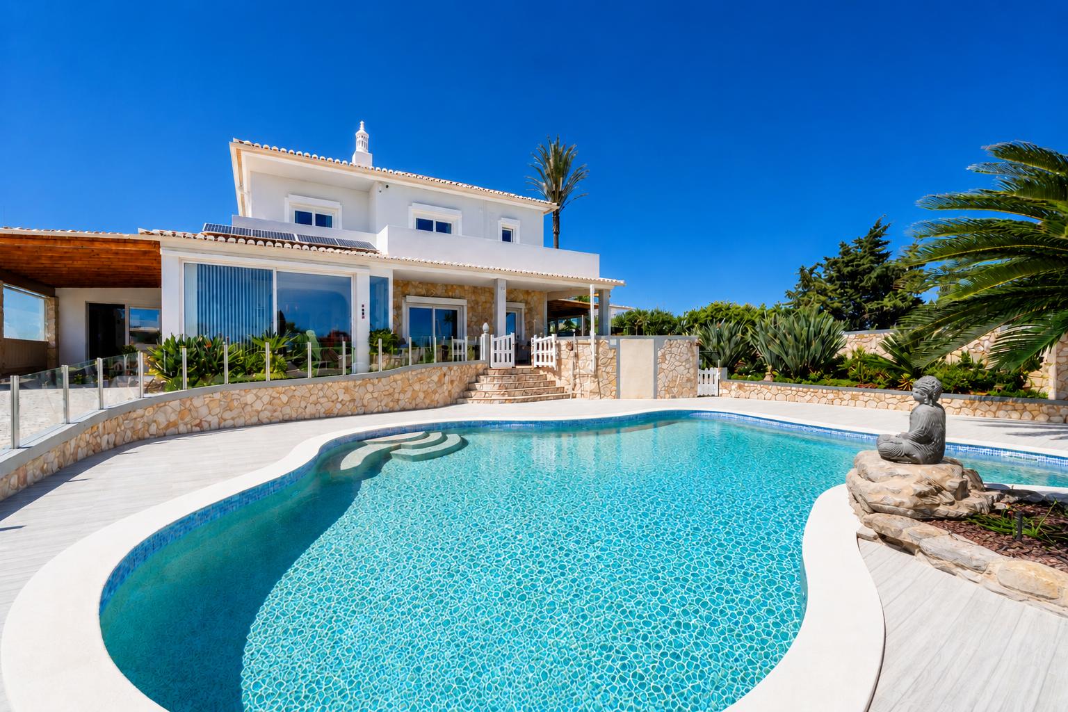 Um elegante estilo de vida mediterrânico na Praia da Luz