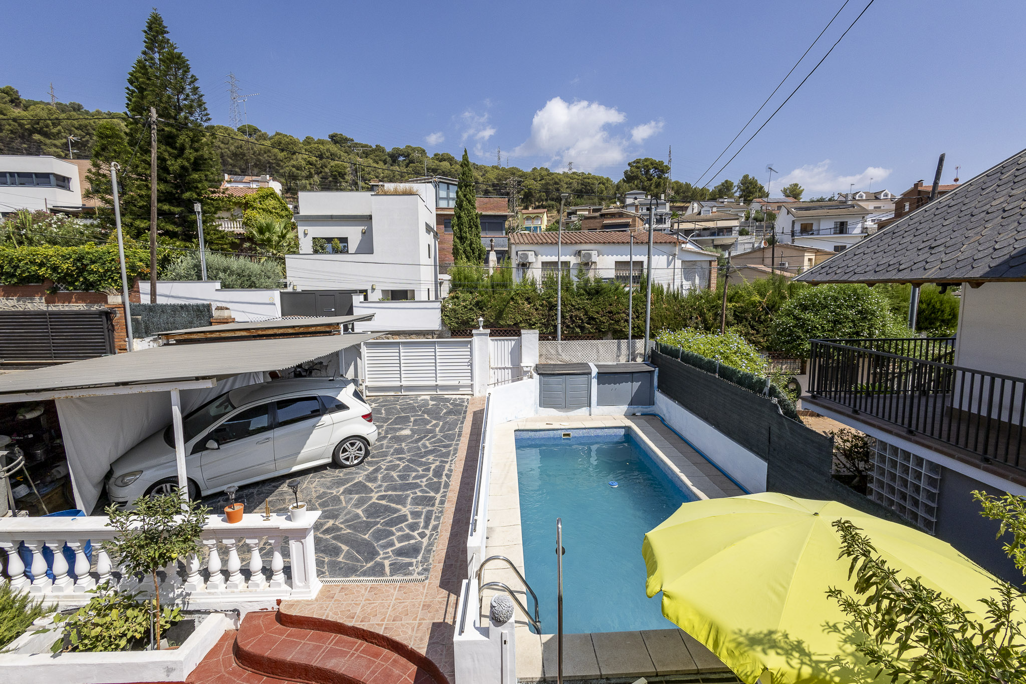 Tu Refugio Unifamiliar con Piscina y Vistas a la Naturaleza