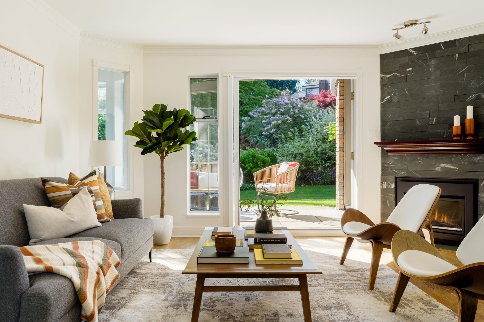 RARE WALK-OUT CORNER UNIT SURROUNDED BY GARDENS