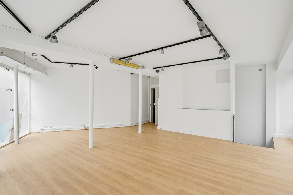 Ample local commercial de 94 m² avec 12m de vitrine - Clignancourt / Château Rouge