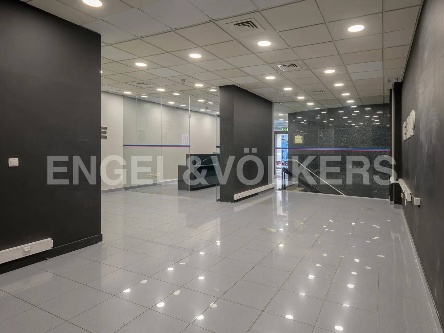 Excellent Store/Office in Alvalade Square