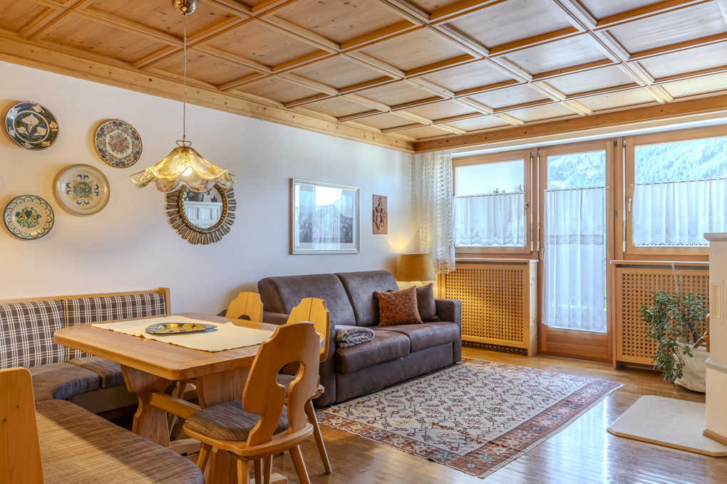 Three-room apartment with traditional charm and rental license