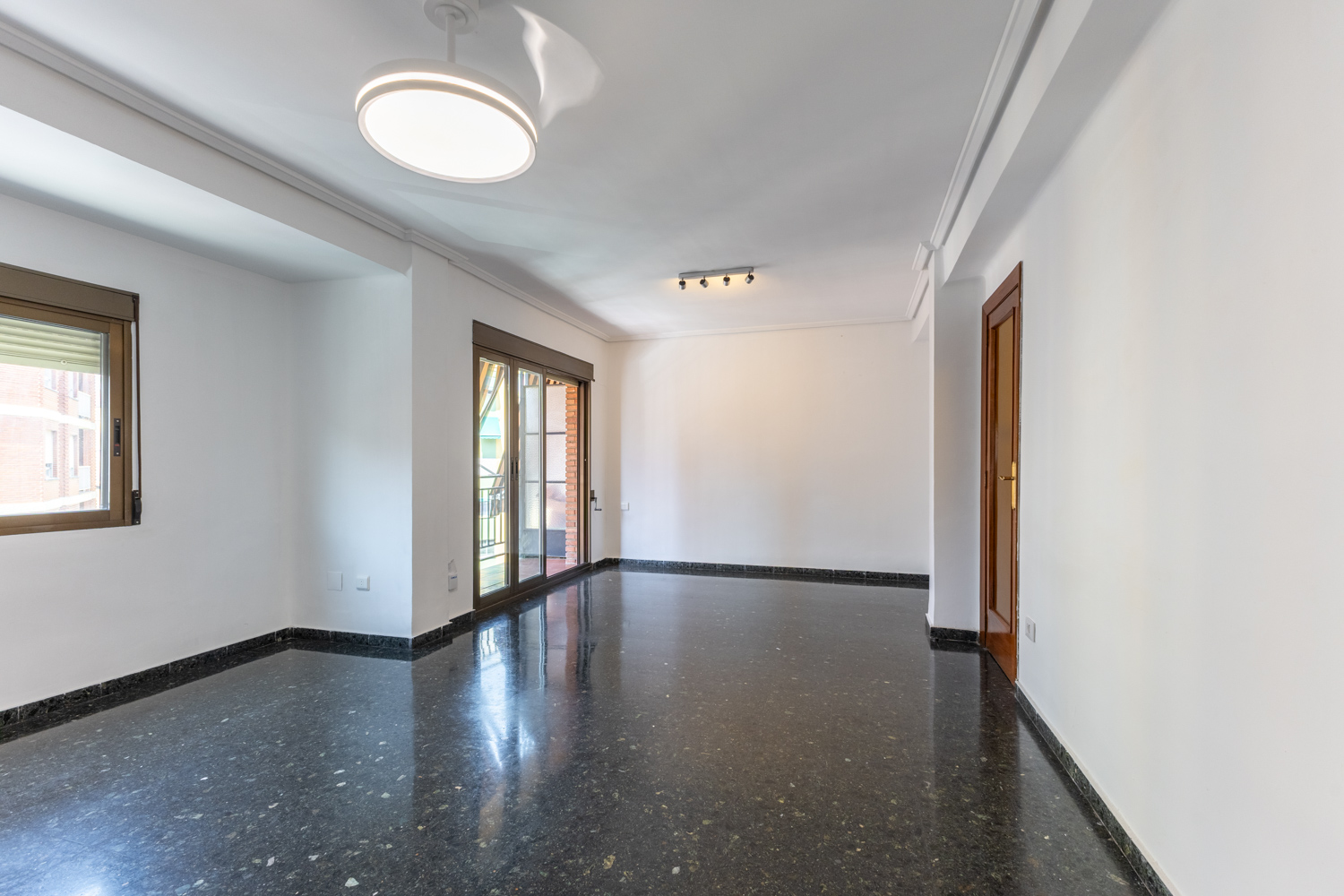 Spacious, bright home in Valencia with a parking space included
