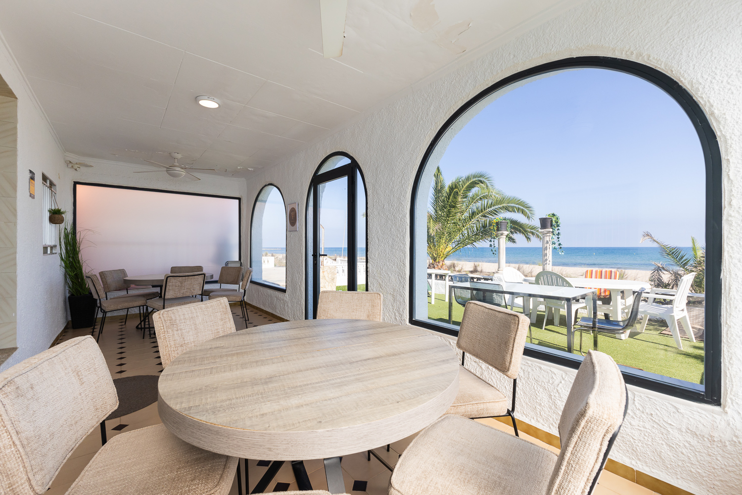 High profitability on the seafront with a tourist rental license