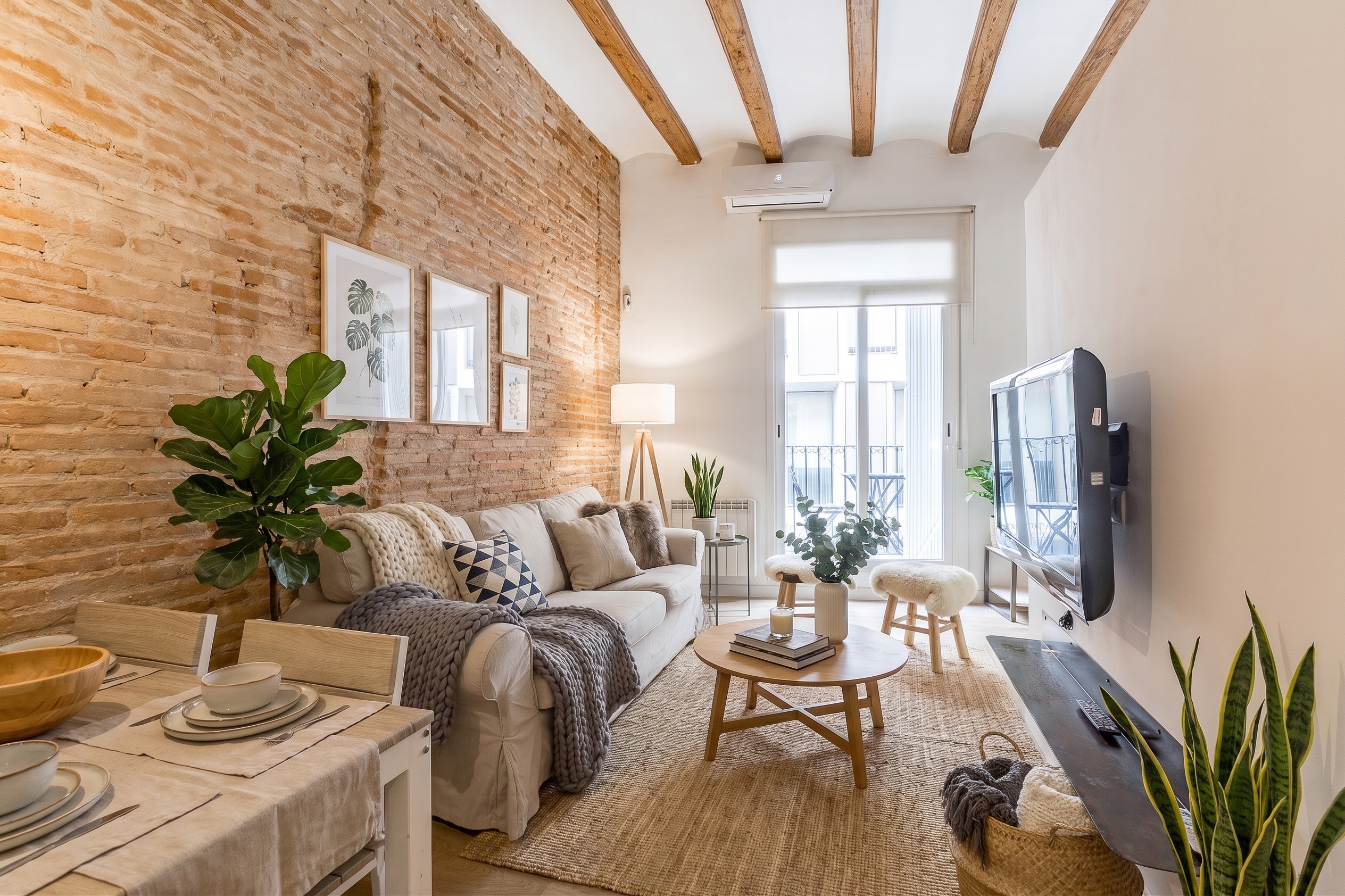 Charming renovated downtown apartment