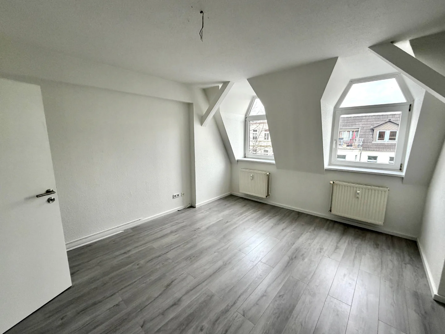 Frisch sanierte 2-Zimmer-Wohnung mit Badezimmer mit Dusche und Wanne in Stadtfeld - Photo 4