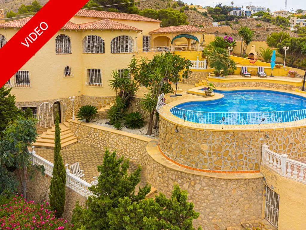 Exquisite mansion in “La Cruz” area of Benidorm