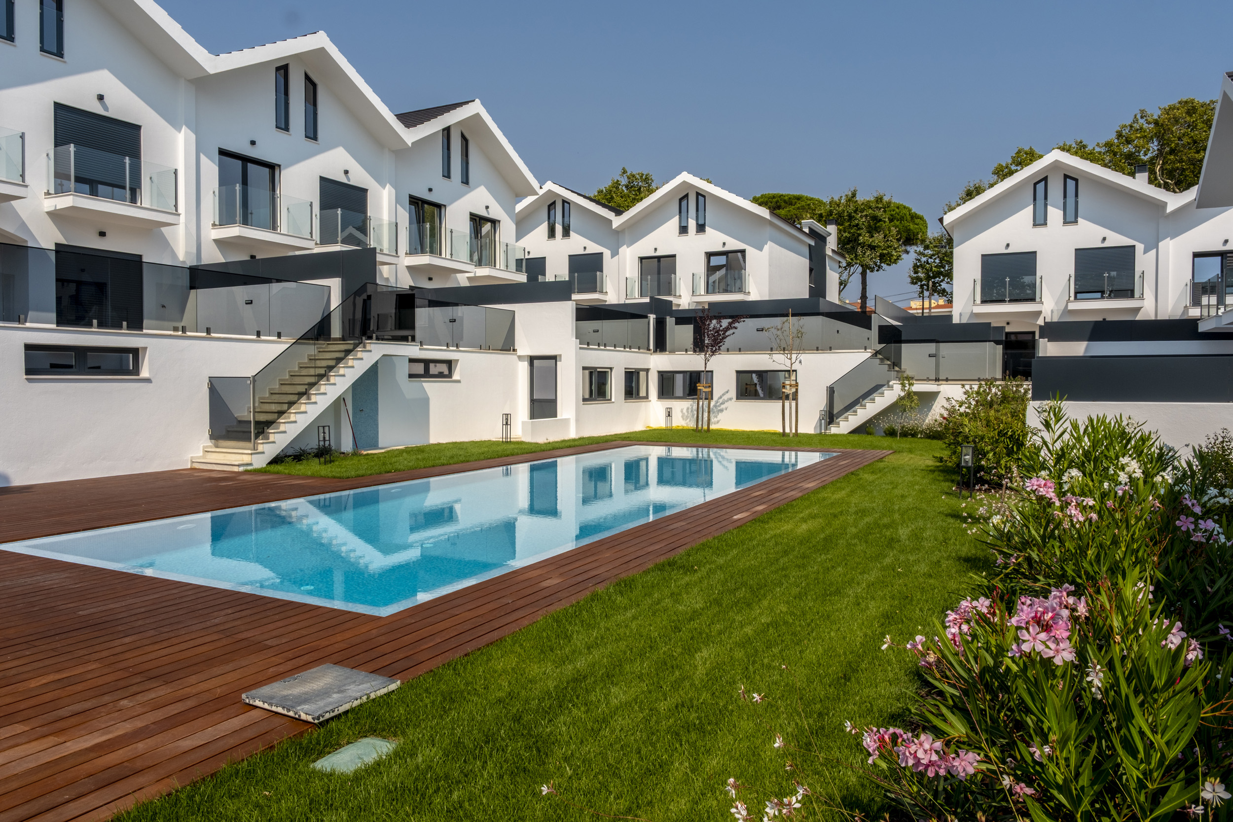 V4 Villa | Small Condominium | Cascais
