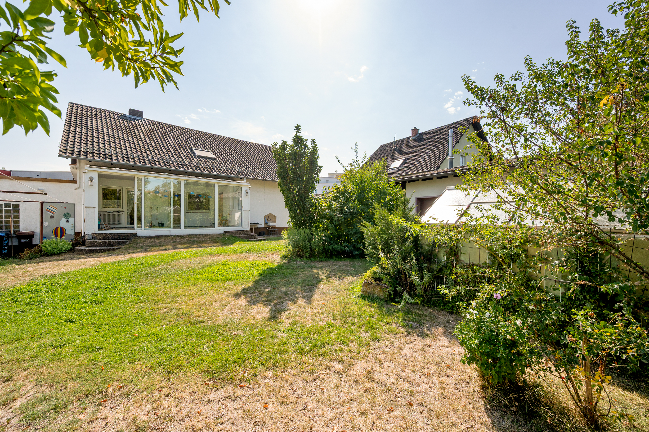 Platz zum Leben, Platz zum Wachsen – freistehendes Haus mit Drei-Familien-Potenzial