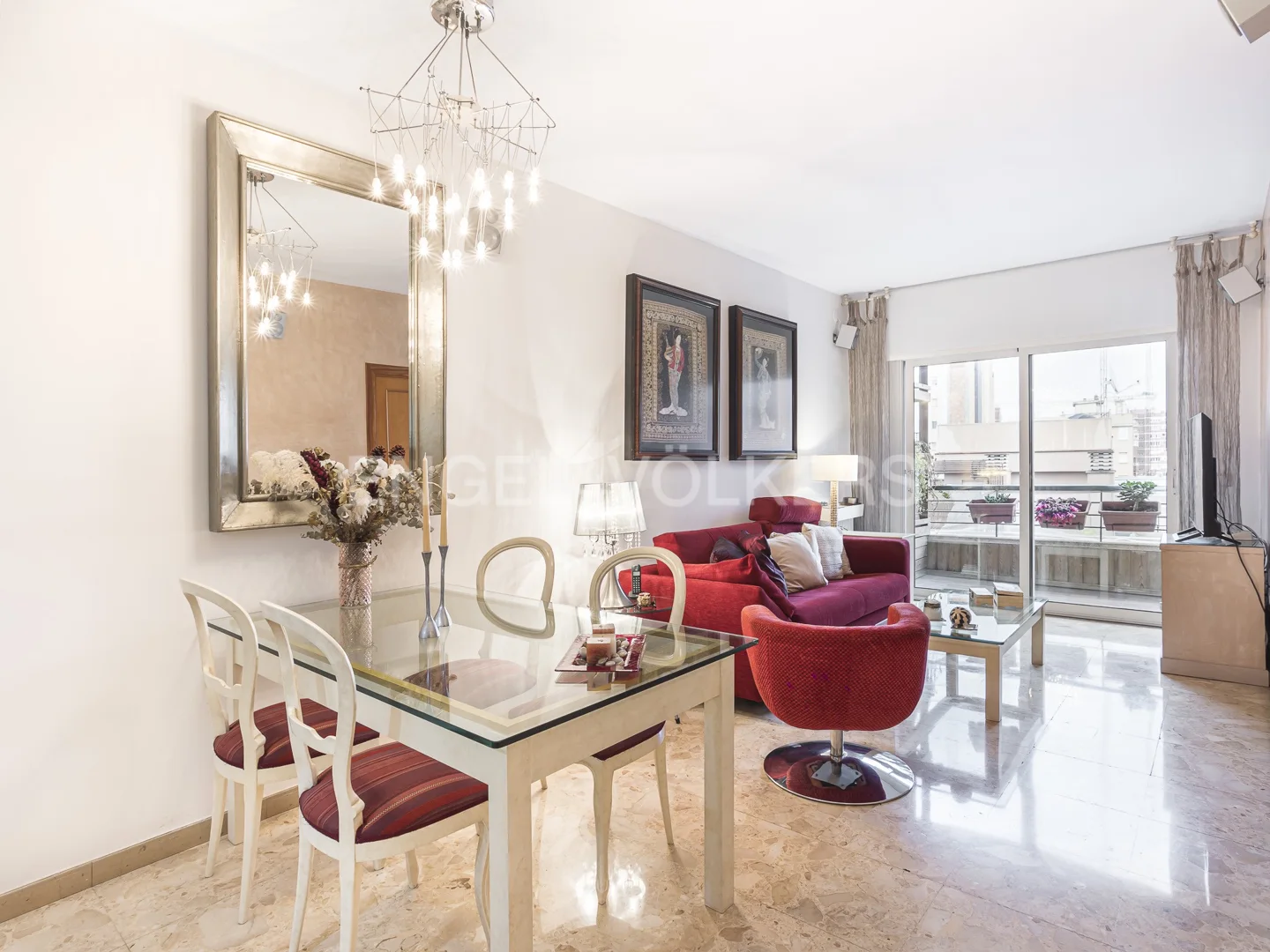 Beautiful 4-bedroom apartment with parking in Les Corts