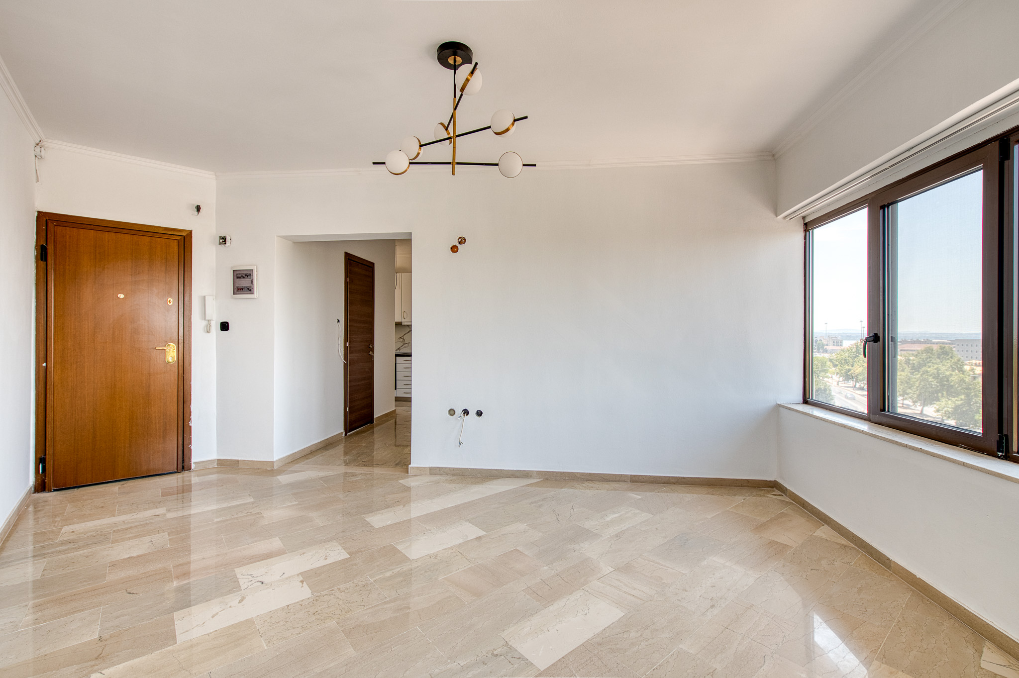 Corner apartment with sea view in the city center