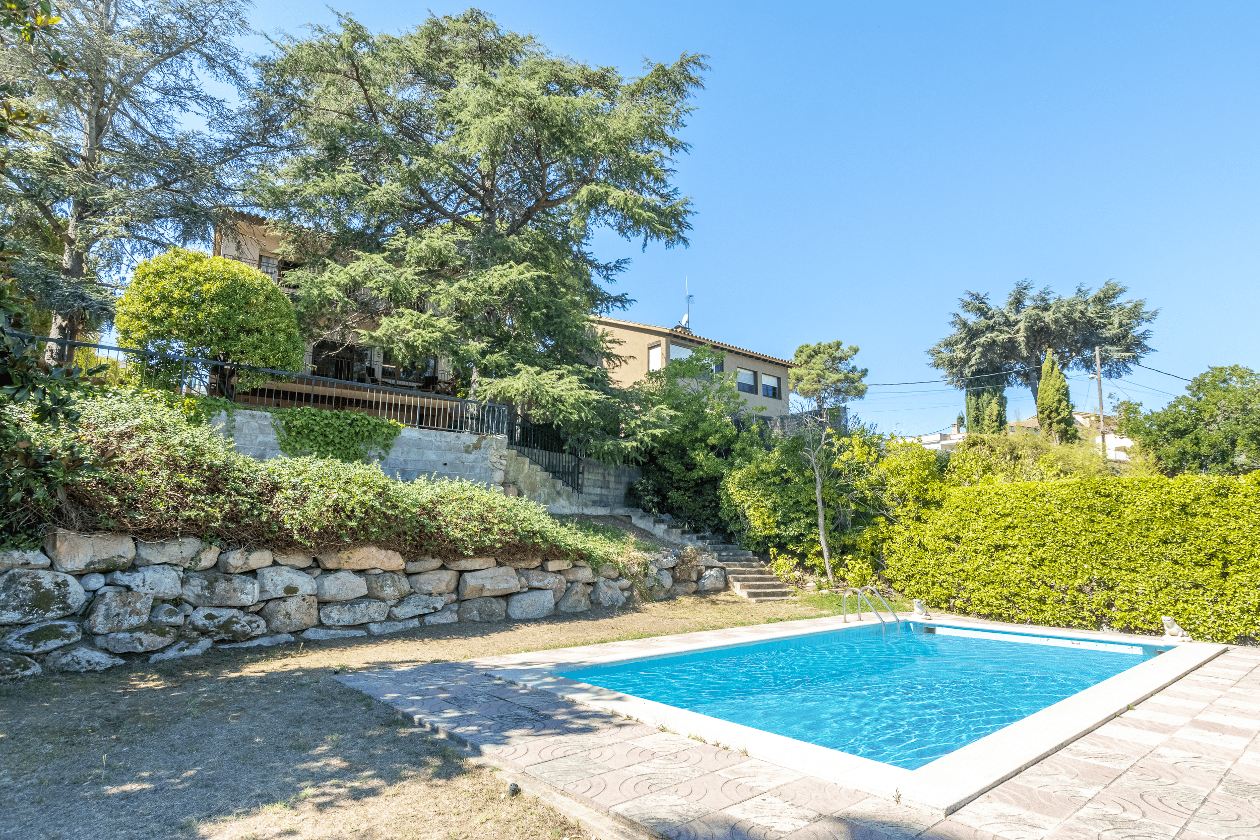 Single-family home with great potential for appreciation