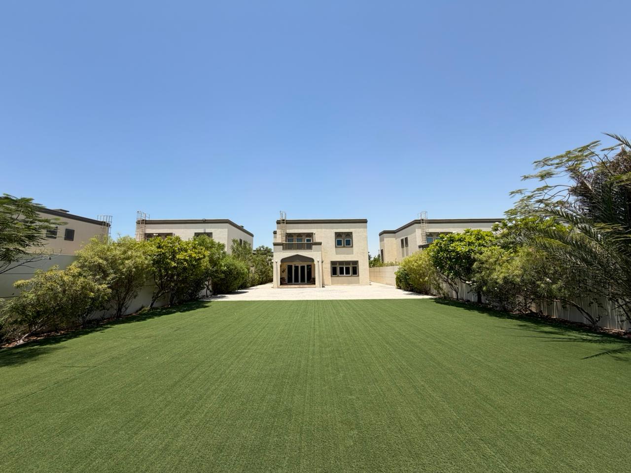 Vacant | Huge Plot | Single Row | Prime Location