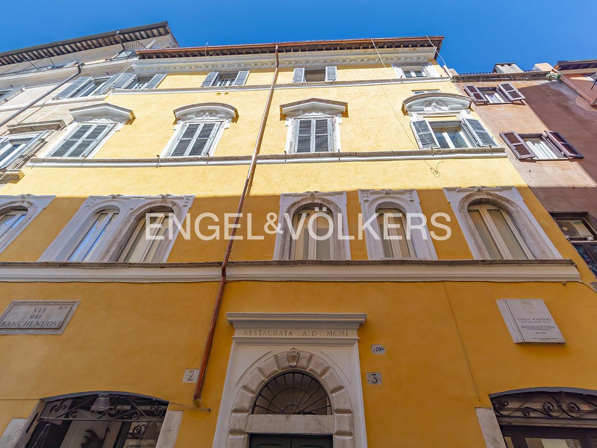 Design loft on two levels in the Parione district