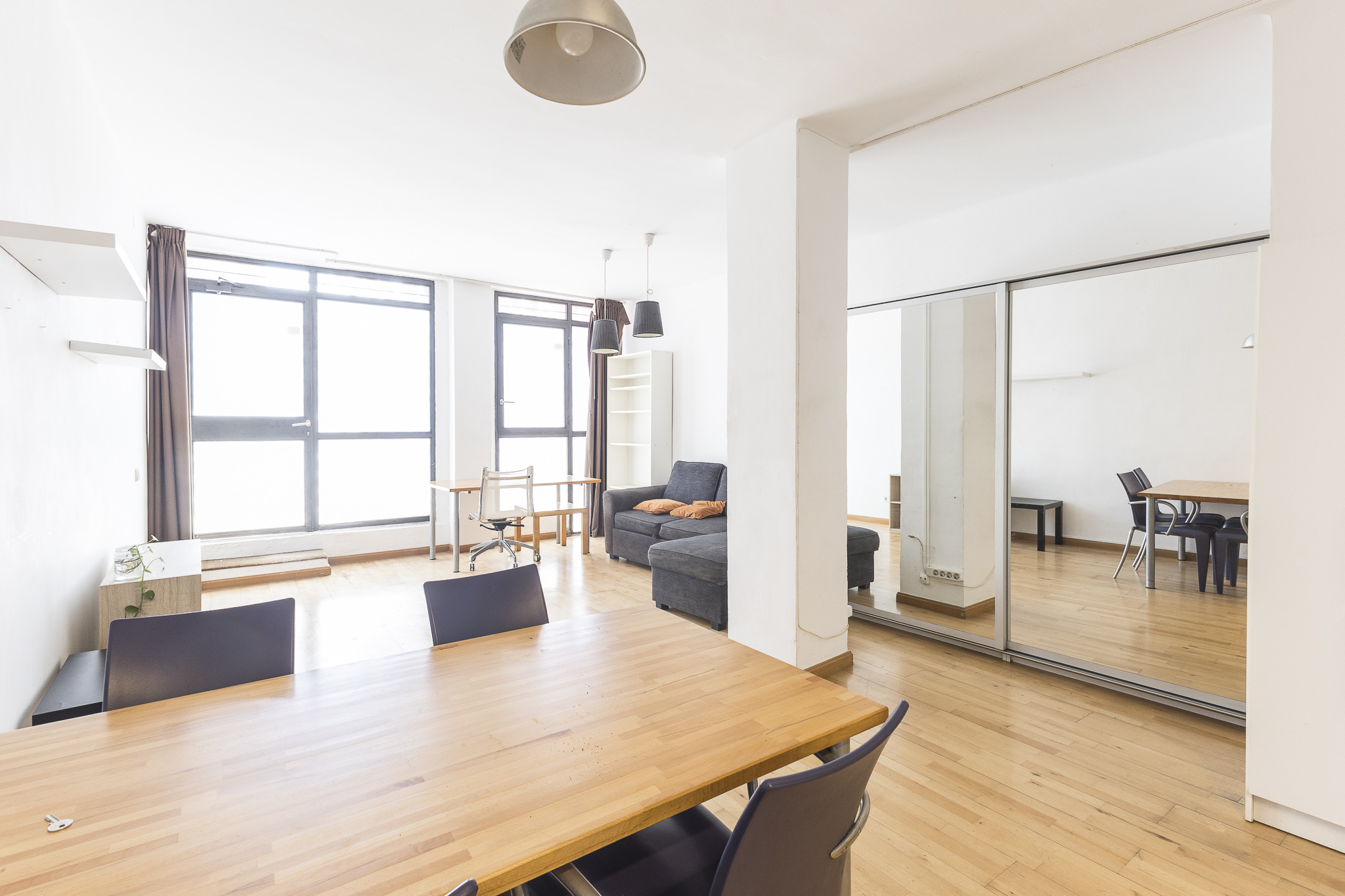 Charming Apartment in Putxet: Urban Retreat with Patio in the Heart of Barcelona