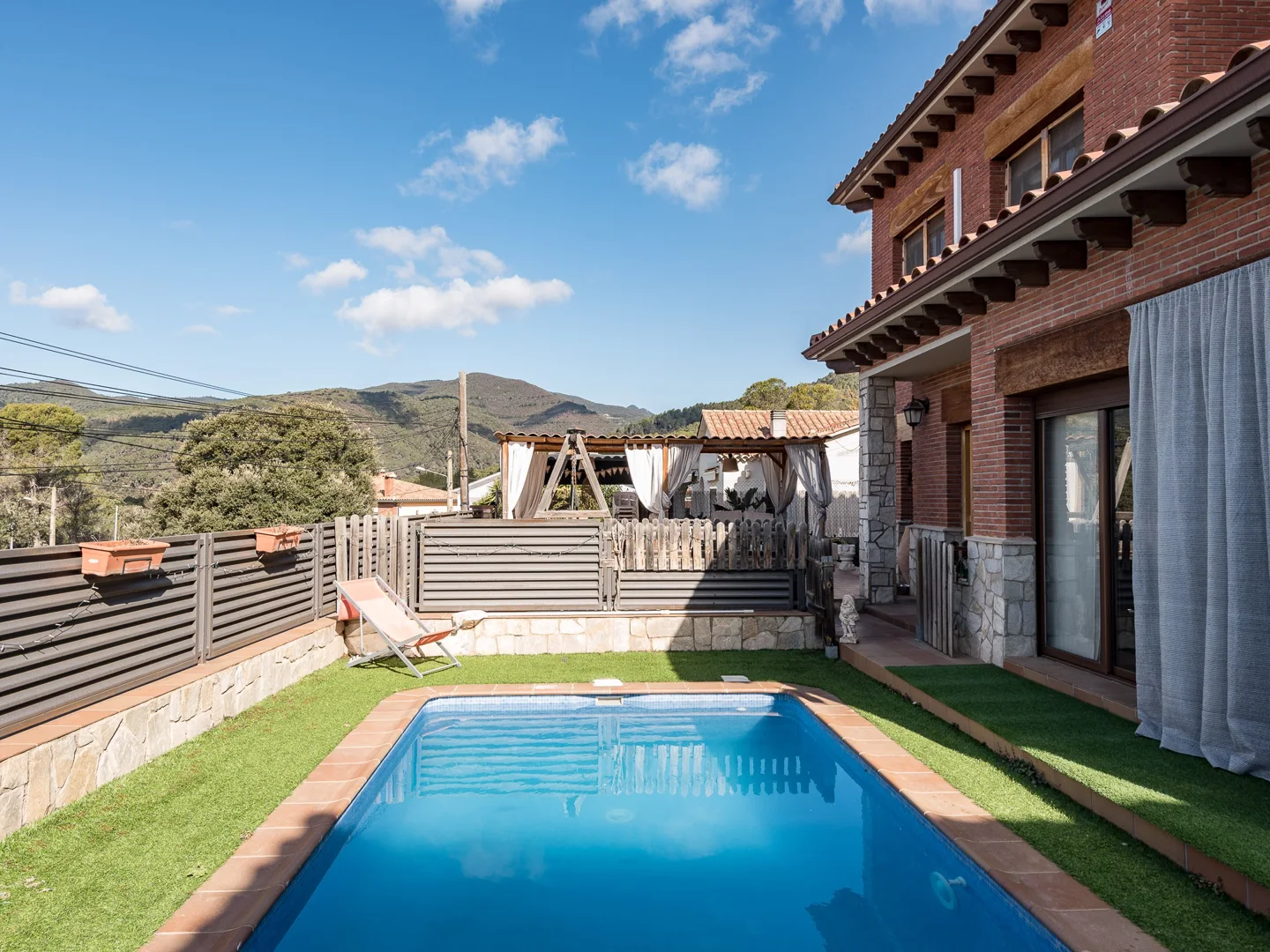 Charming House with swimming pool near Cardedeu