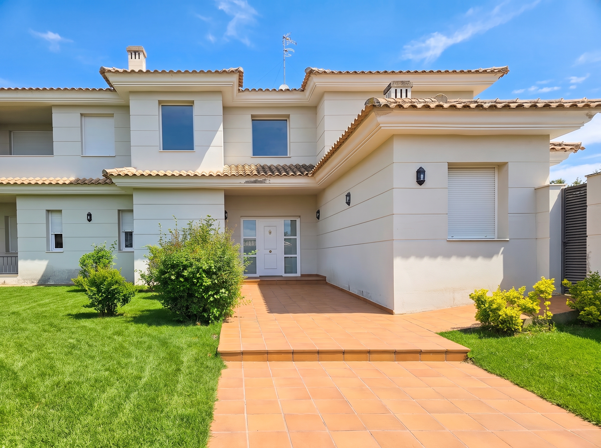 Heritage property with great potential in Ciudalcampo [AI-modified]