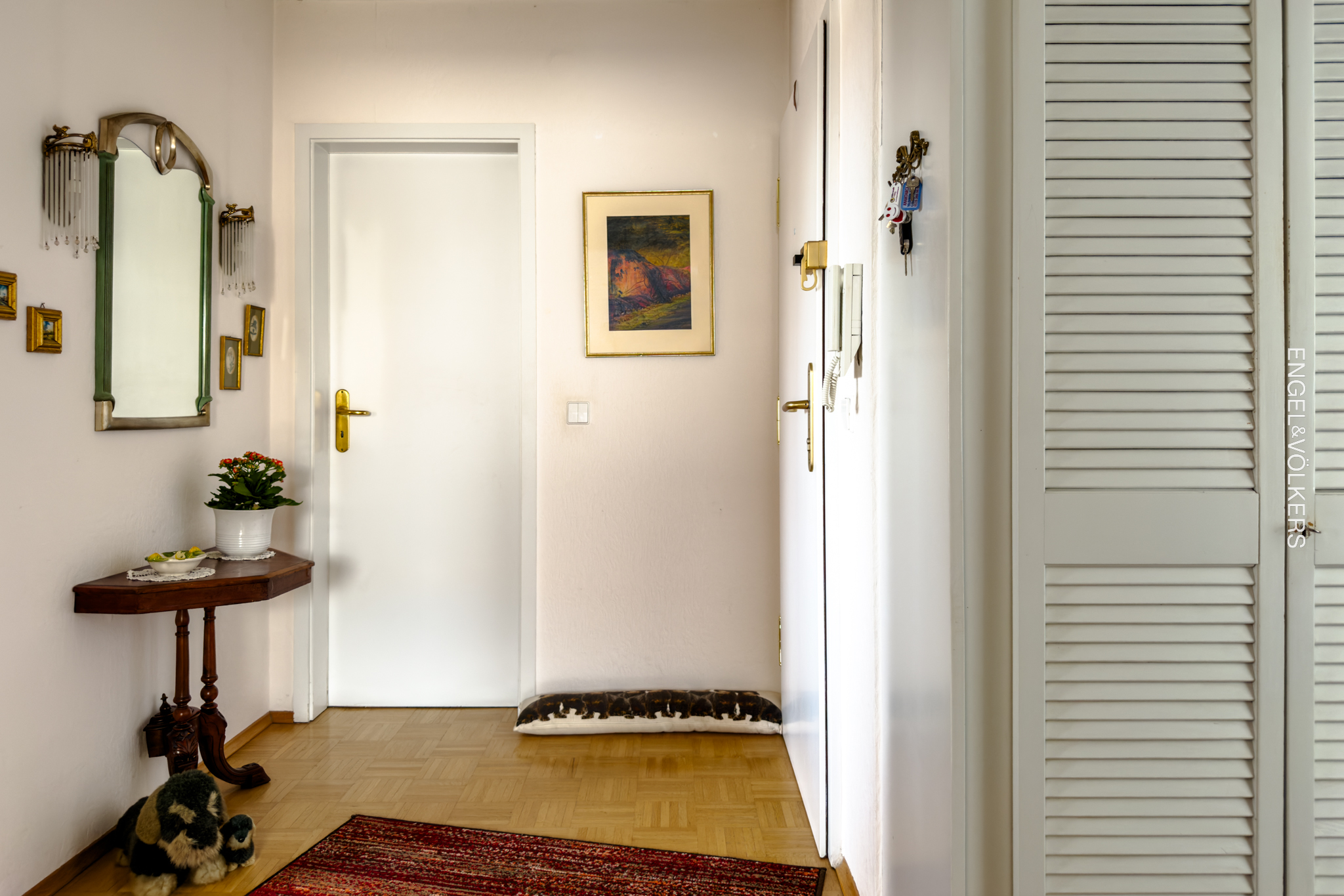 Dachgeschosswohnung mit Loggia und Blick auf die Bergstraße