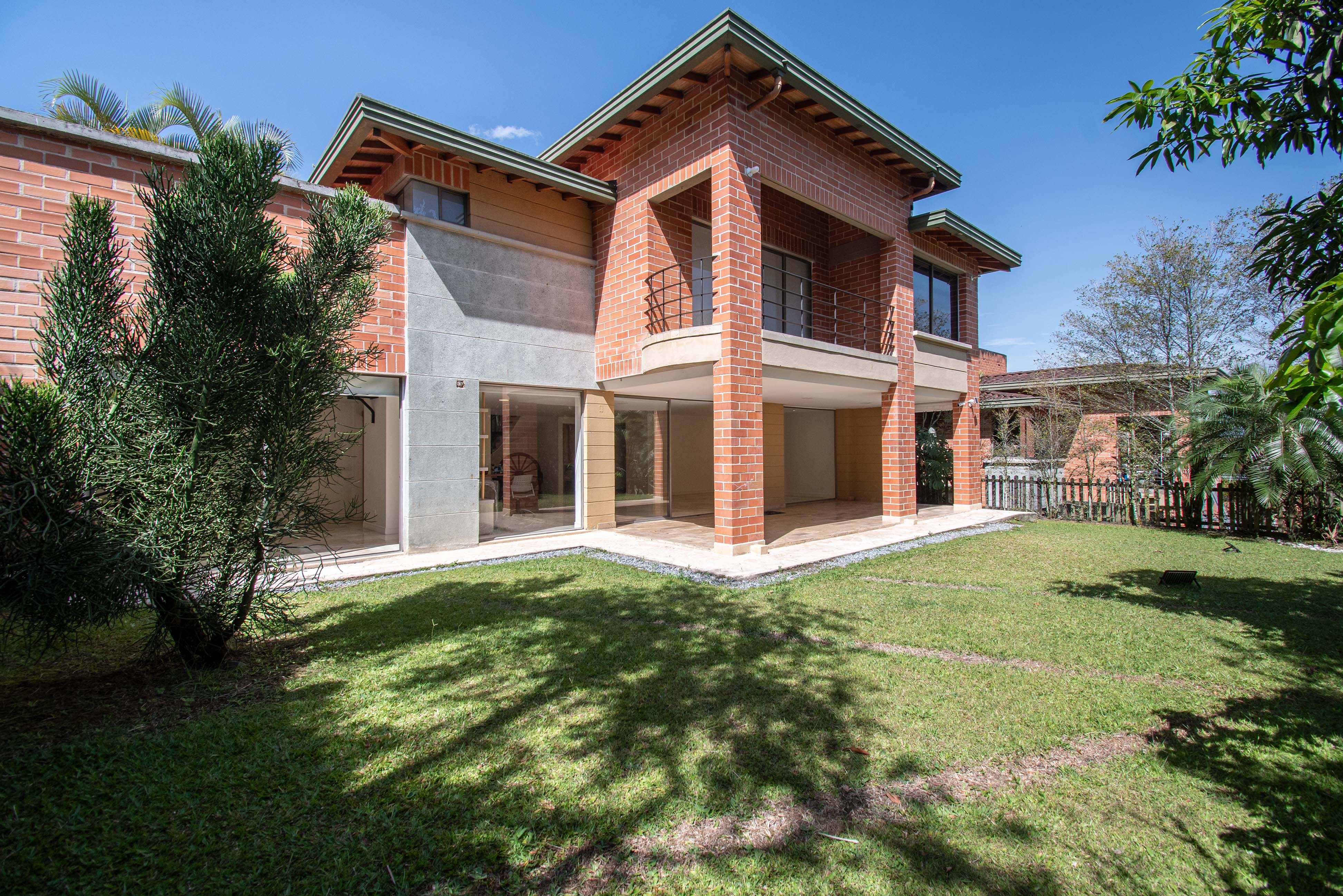 Casa campestre con clubhouse para venta | Conjunto en La Sebastiana, Envigado