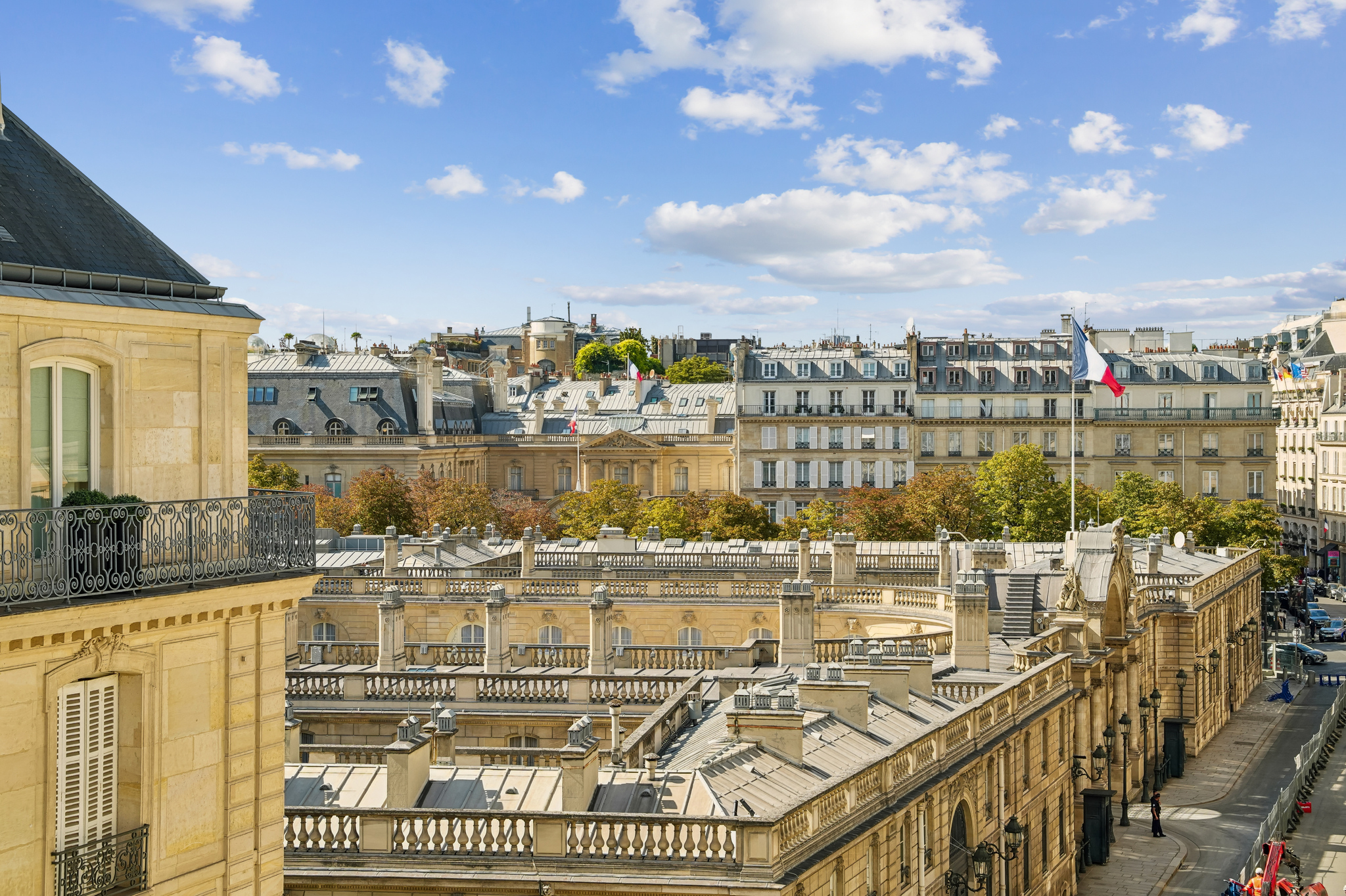 Paris VIII / Élysée-Viertel – Sehr schöne 5-Zimmer-Wohnung, 144 m², mit durchgehendem Balkon