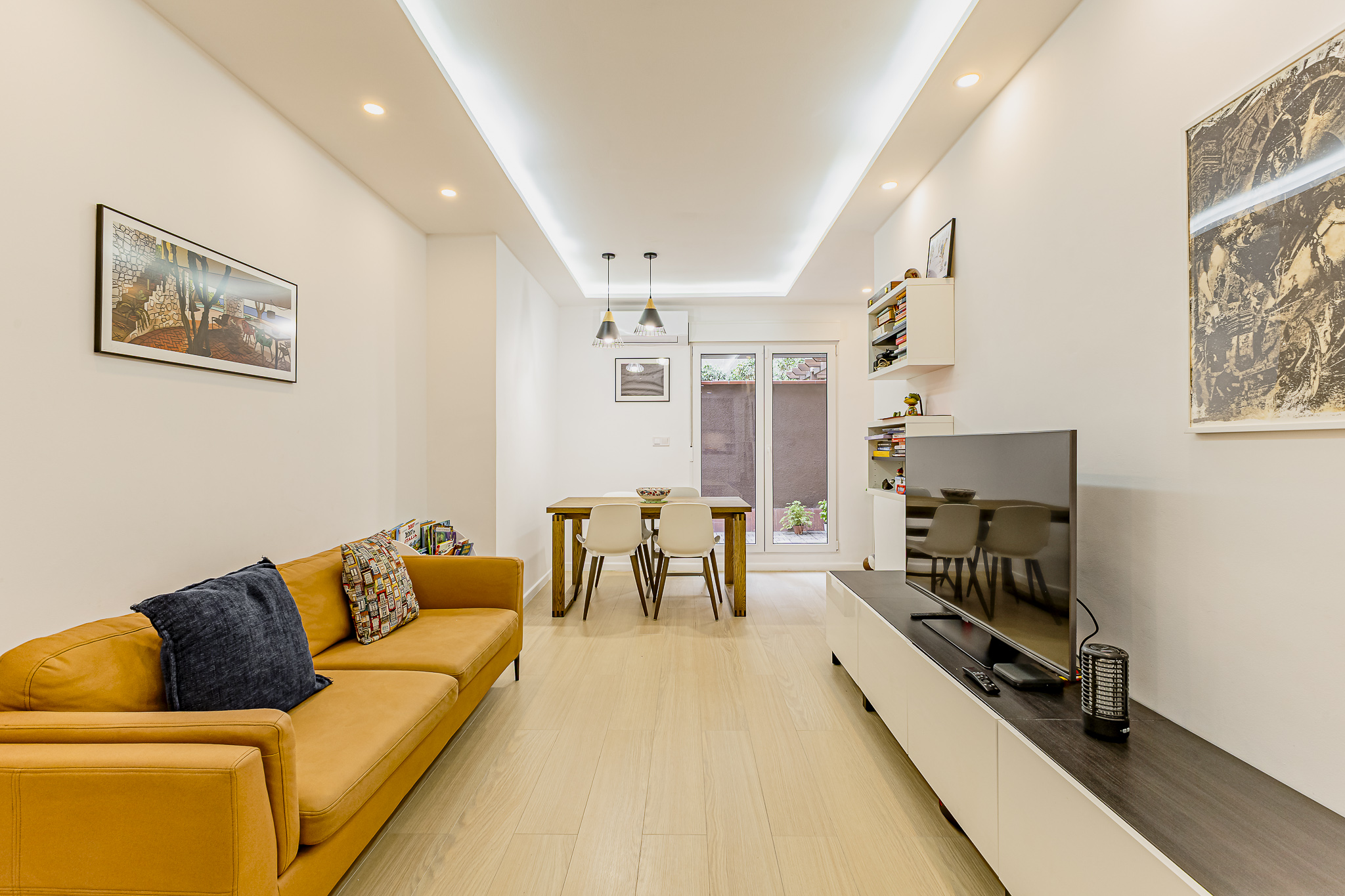 Quiet renovated apartment with terrace in Galvany
