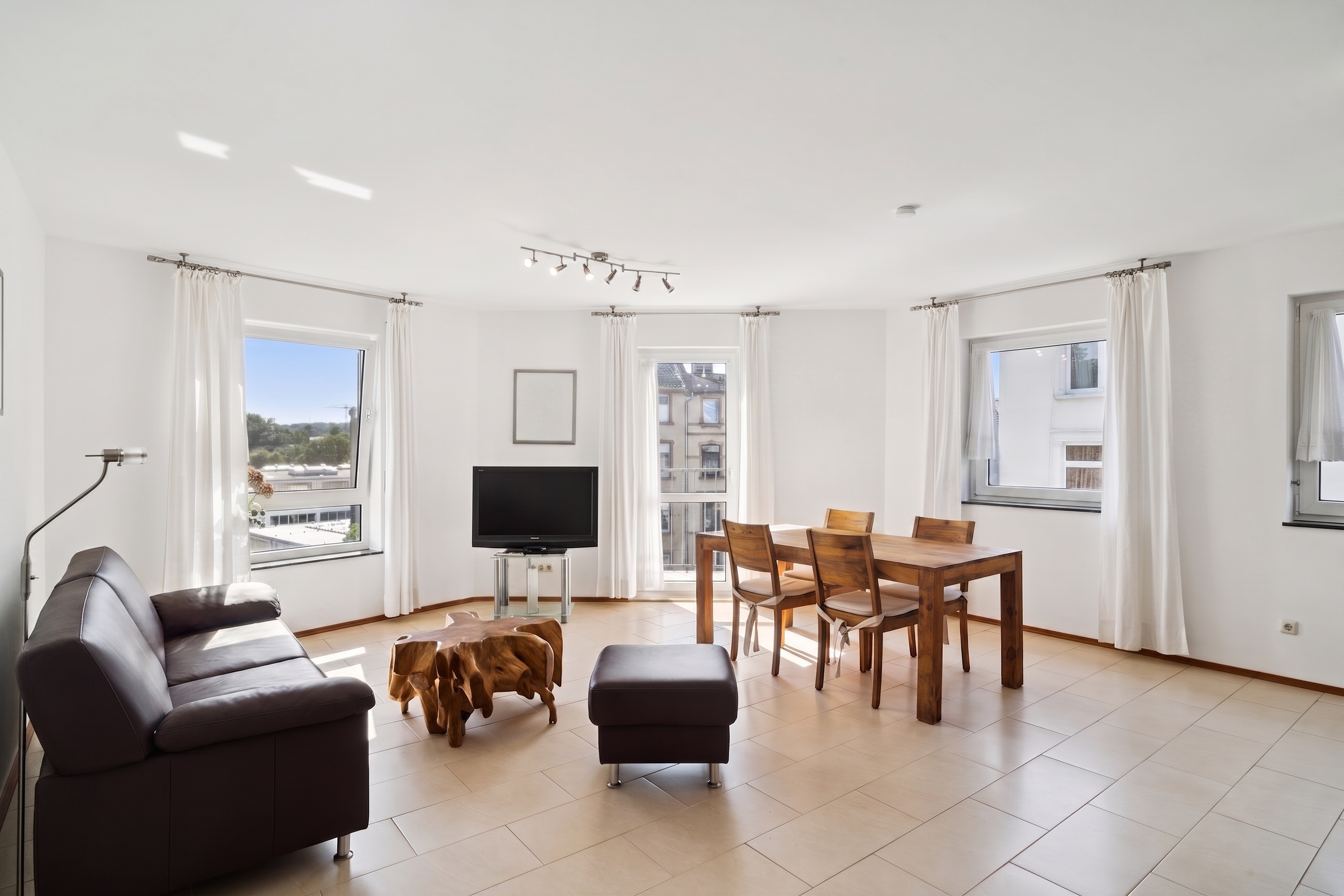Well-maintained one-bedroom apartment near Mathildenviertel, incl. underground parking space