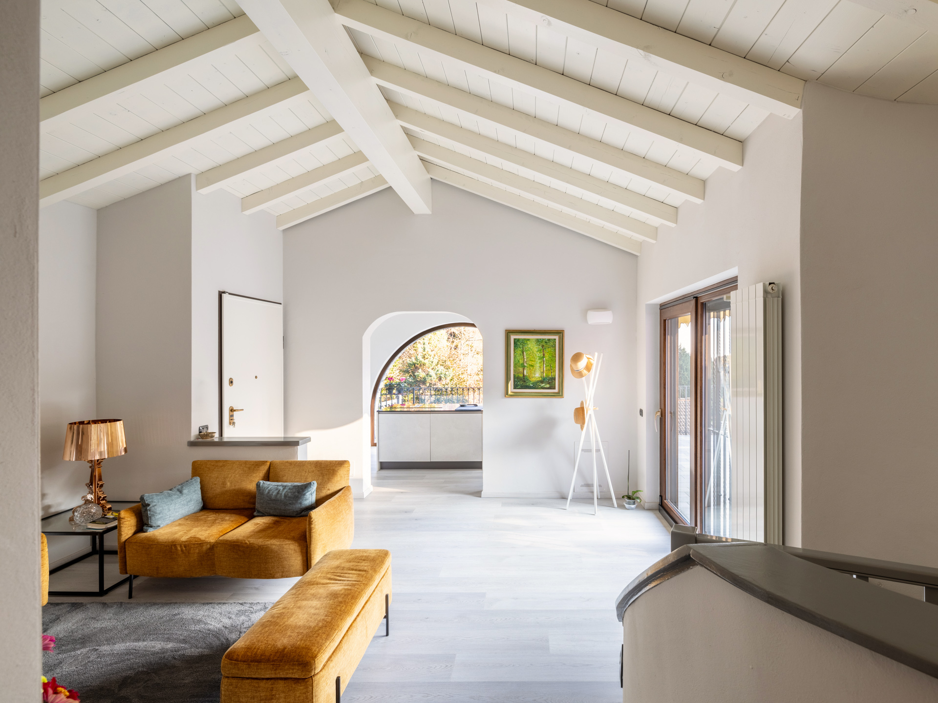 In Nebbiuno renovierte Villa im Grünen