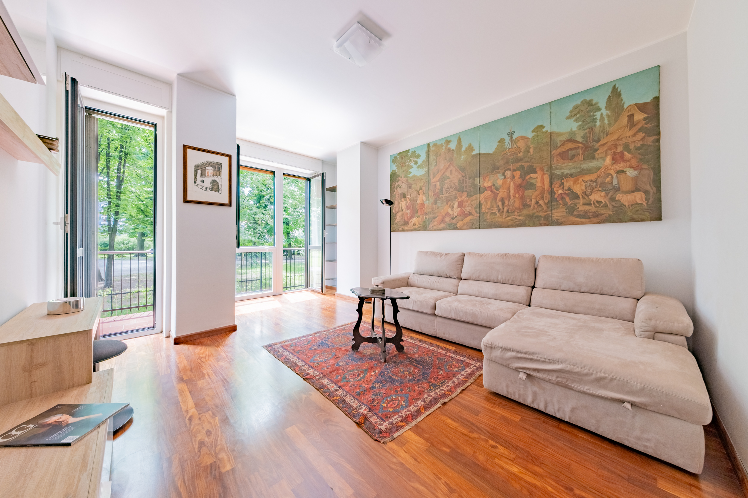 Elegant one-bedroom apartment overlooking Guido Vergani park