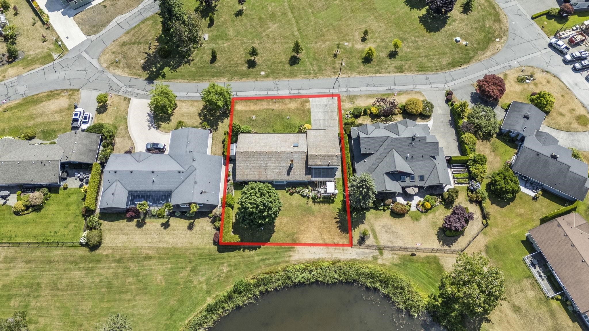 Sprawling Rancher On Beach Grove Golf Course