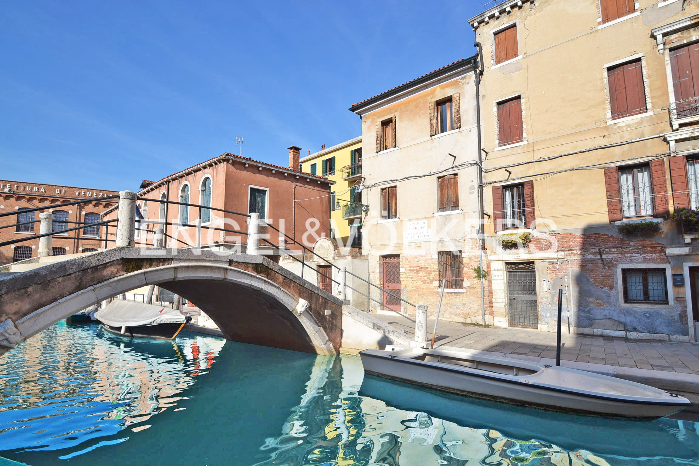 Palazzetto with garden and water views